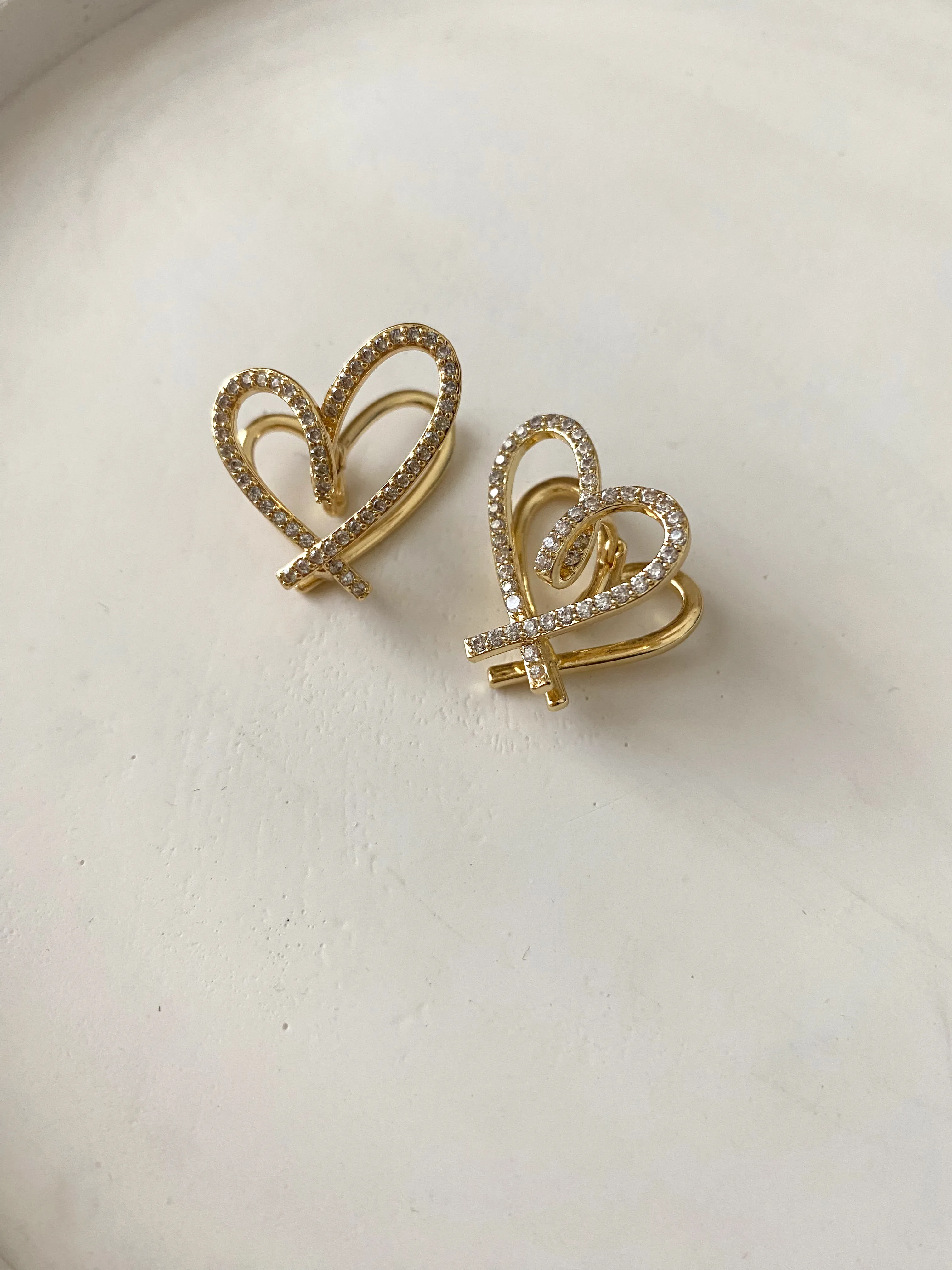 Zirkon Taşlı Asimetrik Kalp Küpe