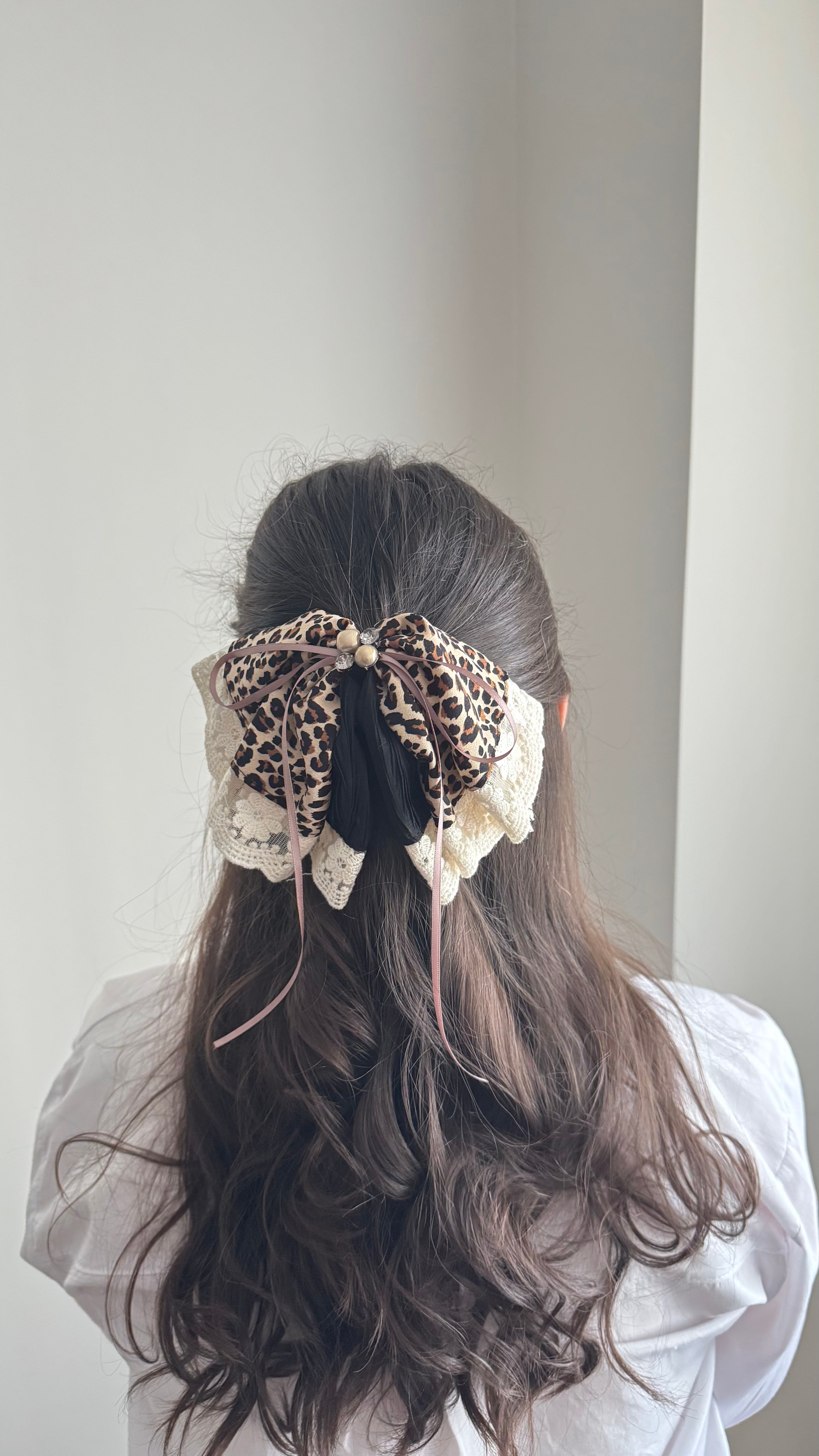 Vintage Leopar Desenli Tül Detay Kıstırmalı Toka