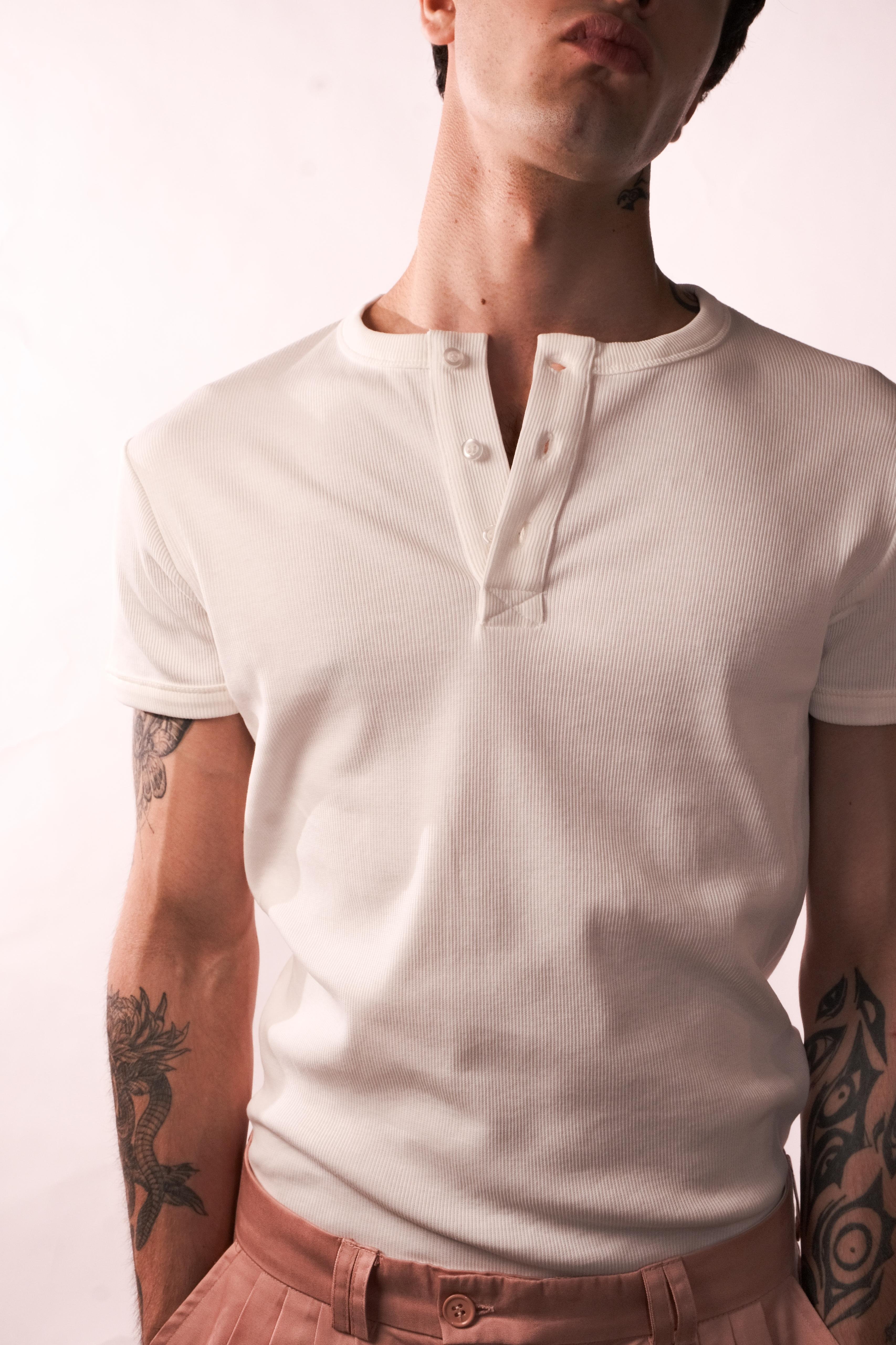 Hole Bisiklet Yaka Patlı Kaşkorse T-shirt