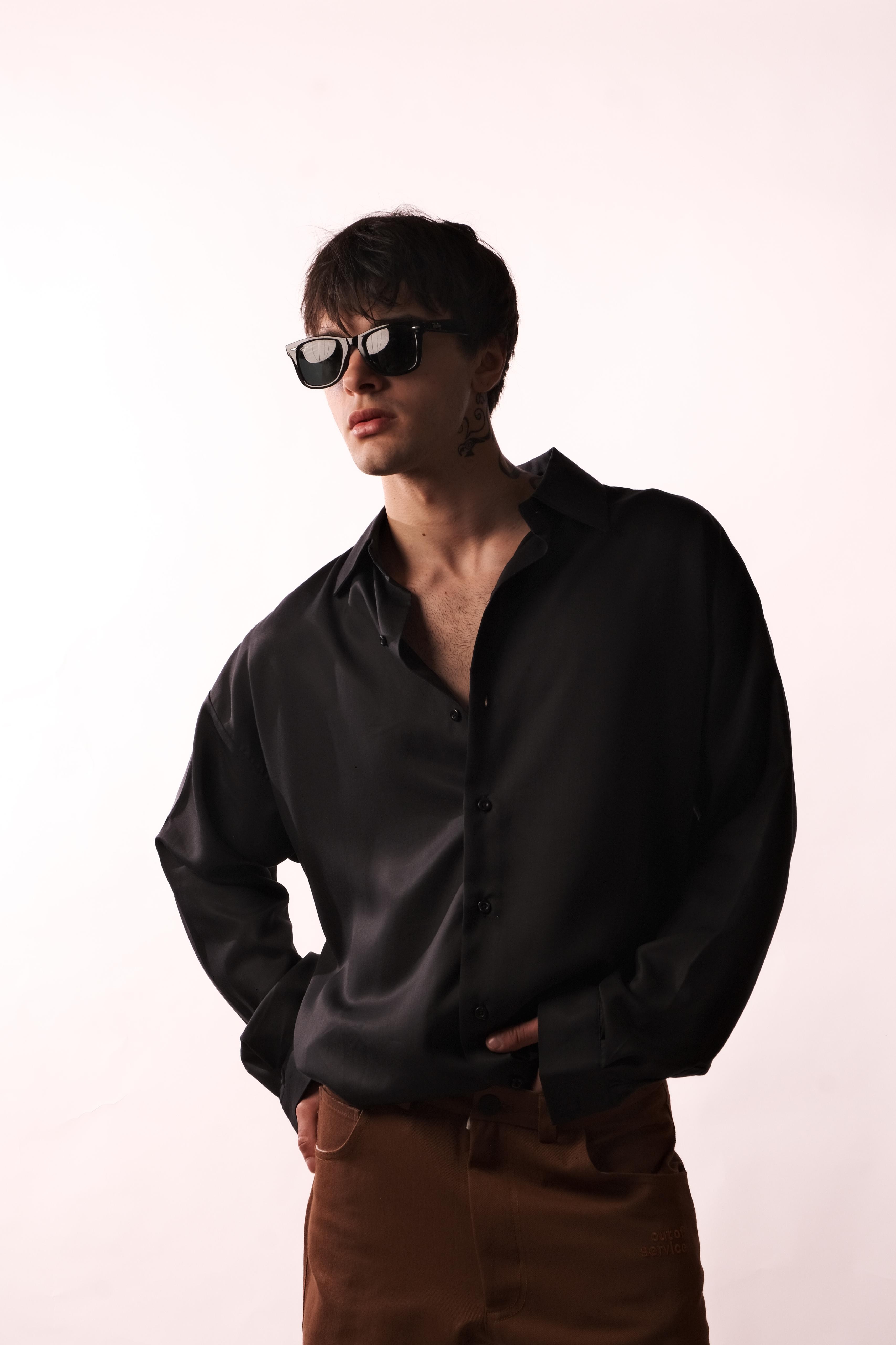 Hole Kiruna Oversize Shirt - BLACK