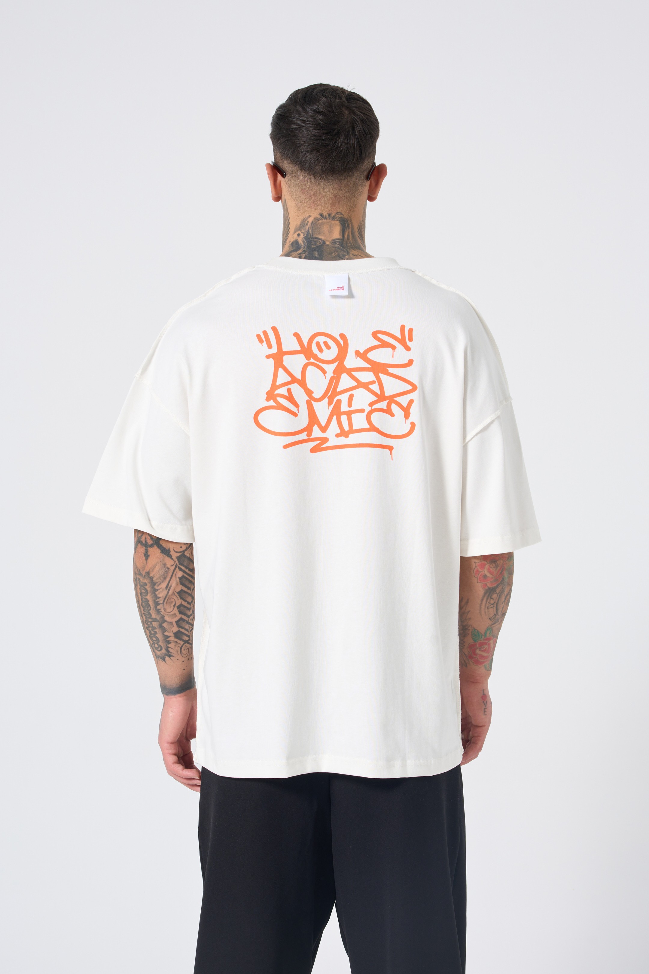 Hole T-shirt w/ distressed look