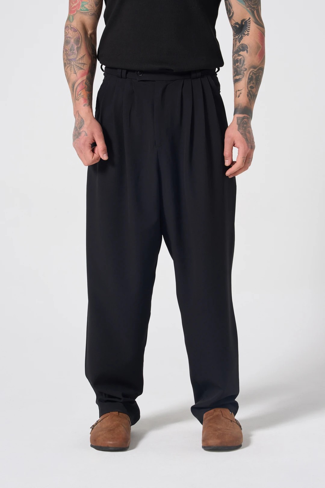 Hole Pants w/ pleat - BLACK