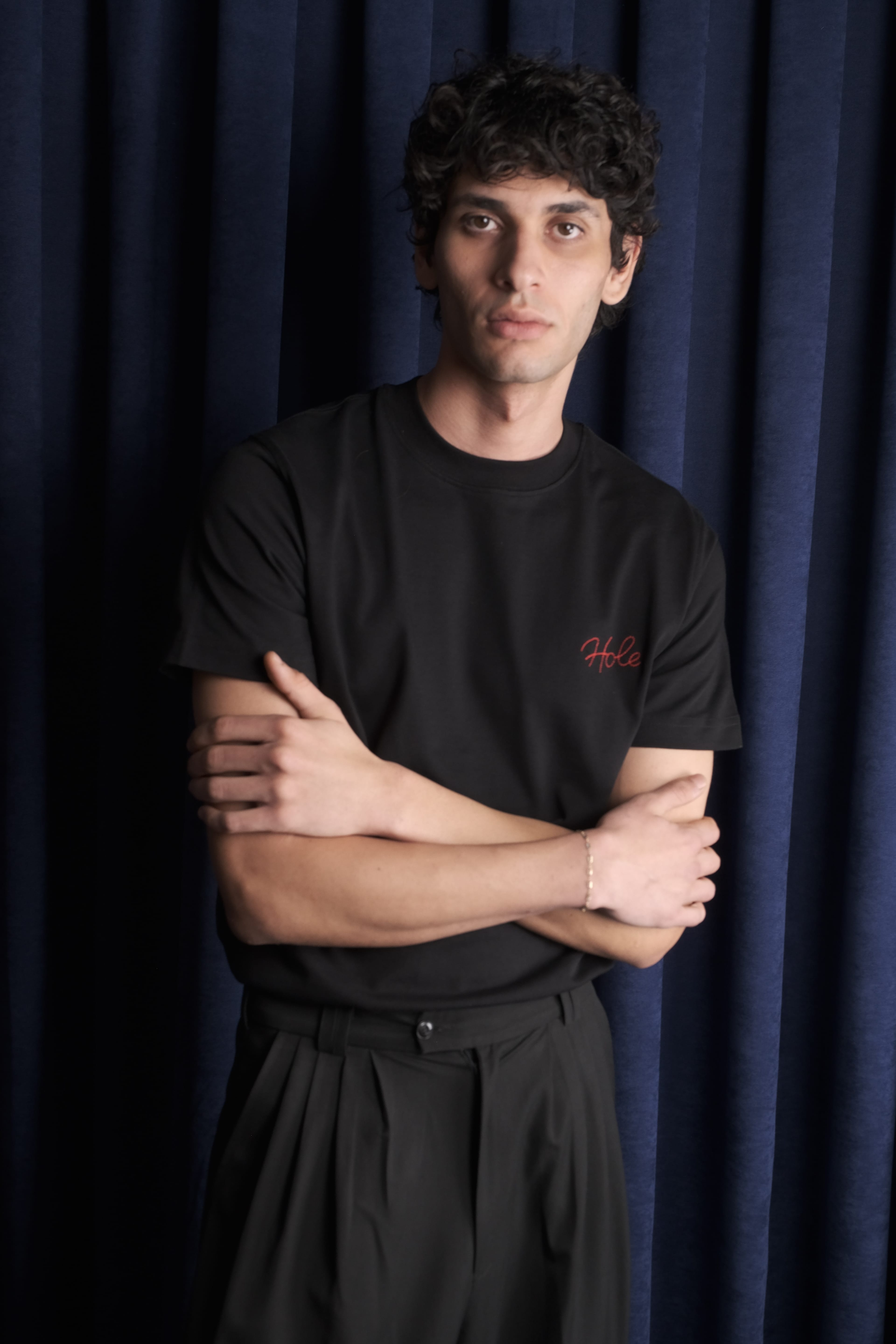 Hole Nakış Detay Basic T-Shirt