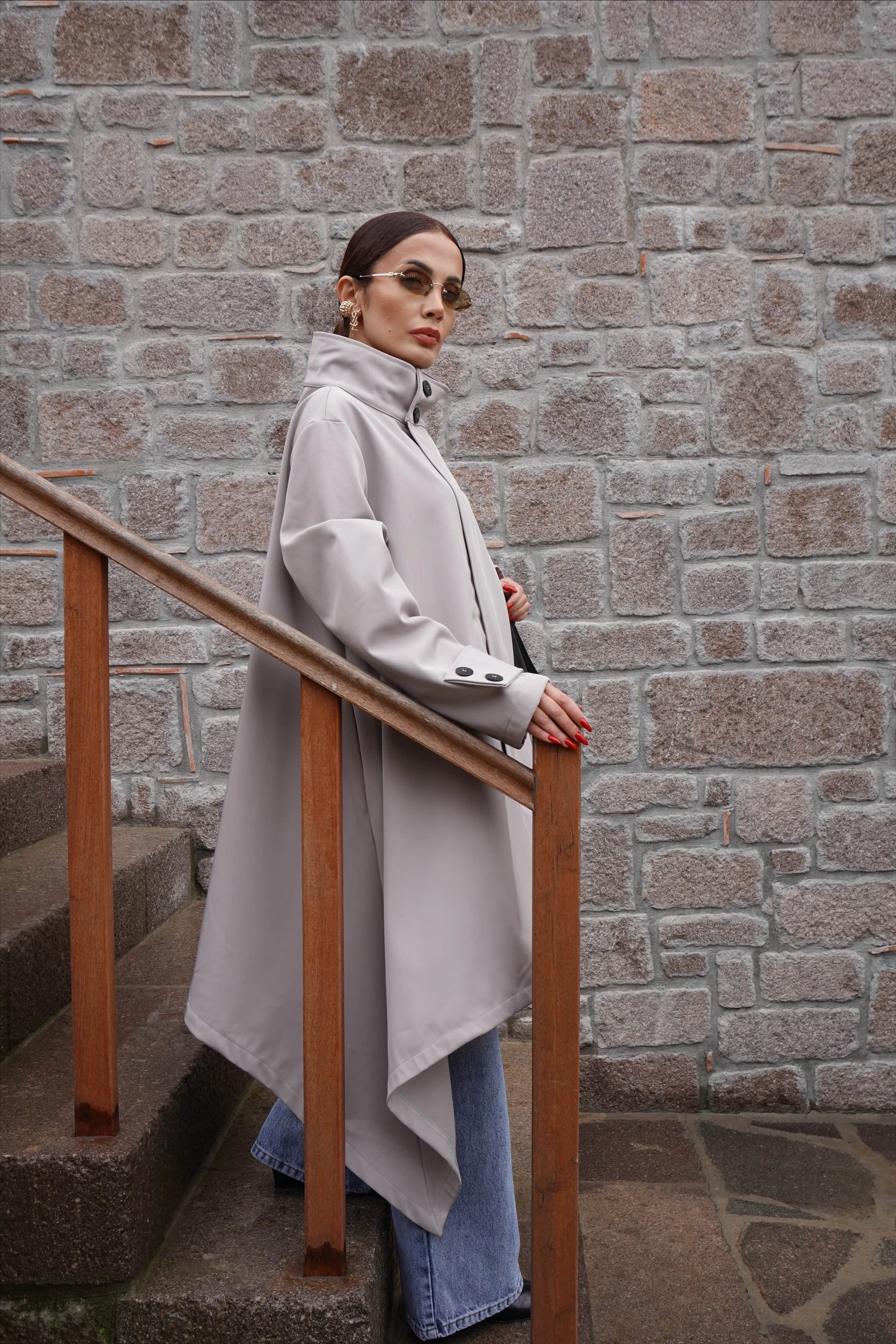 İthal Tasarım Asimetrik Kesim Taş Gri Trençkot