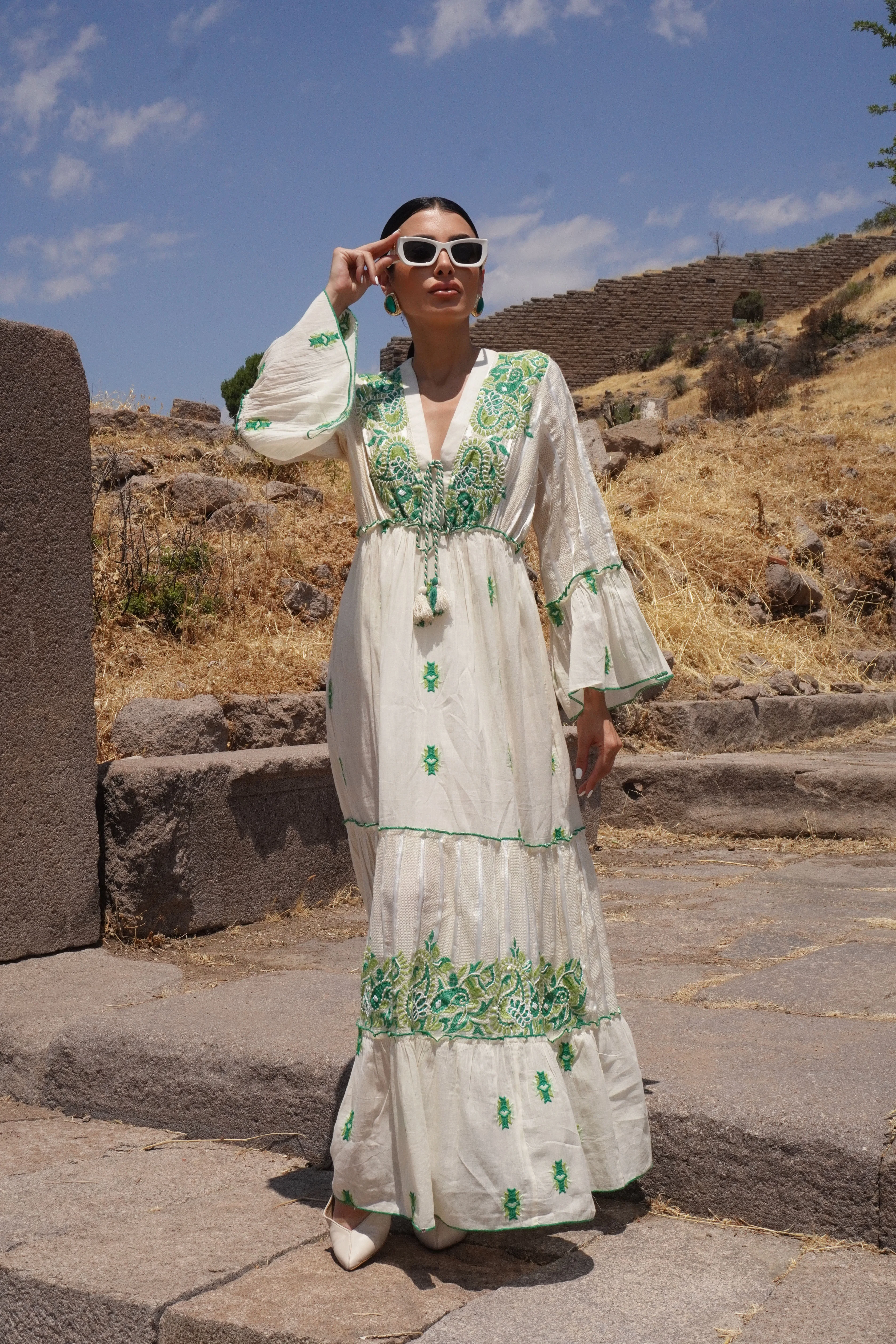 İthal Tasarım Yeşil Nakış Motifli Maxi Elbise