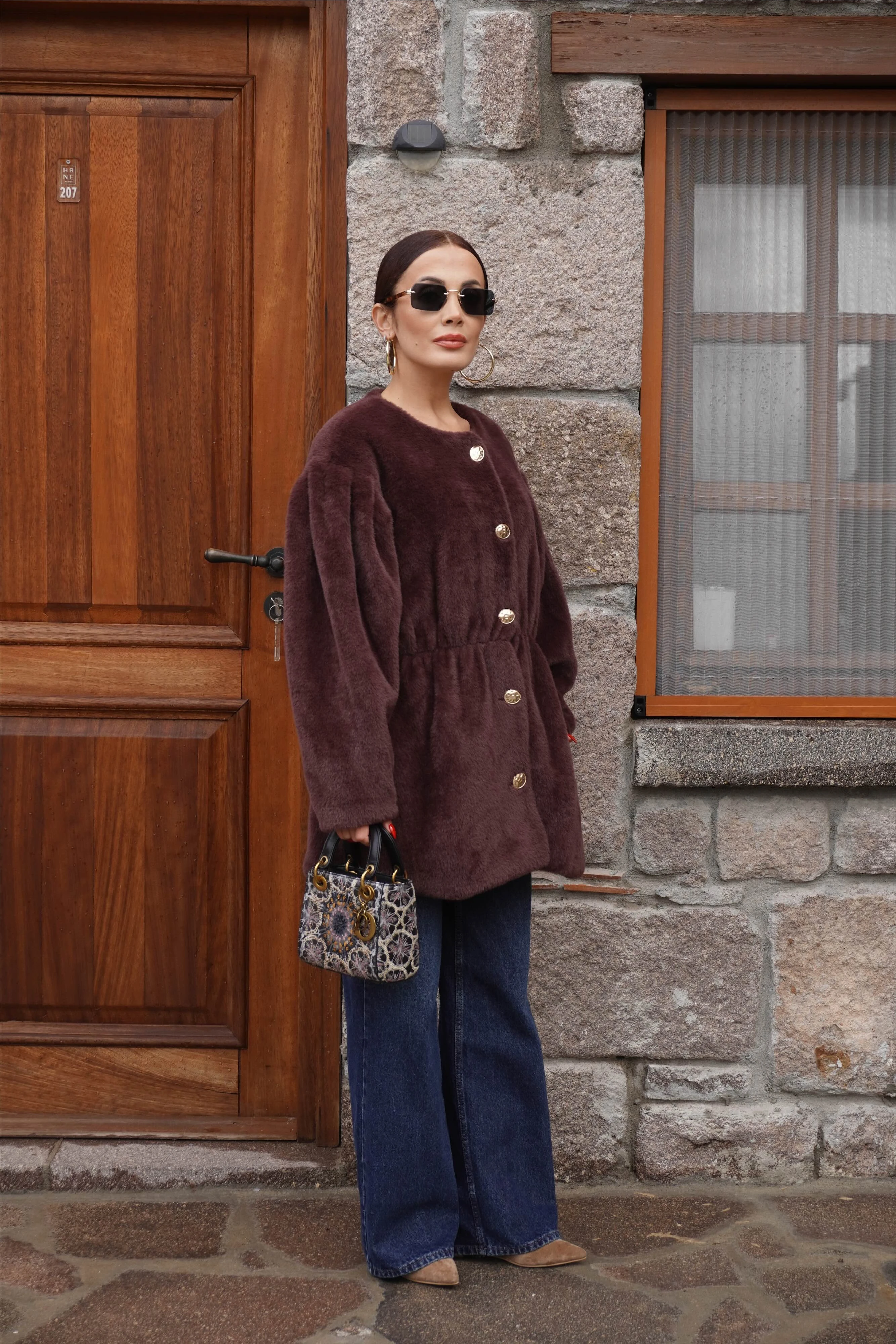 Gold Düğme Detaylı Bel Oturtmalı Kürklü Mini Kahve Kaban 