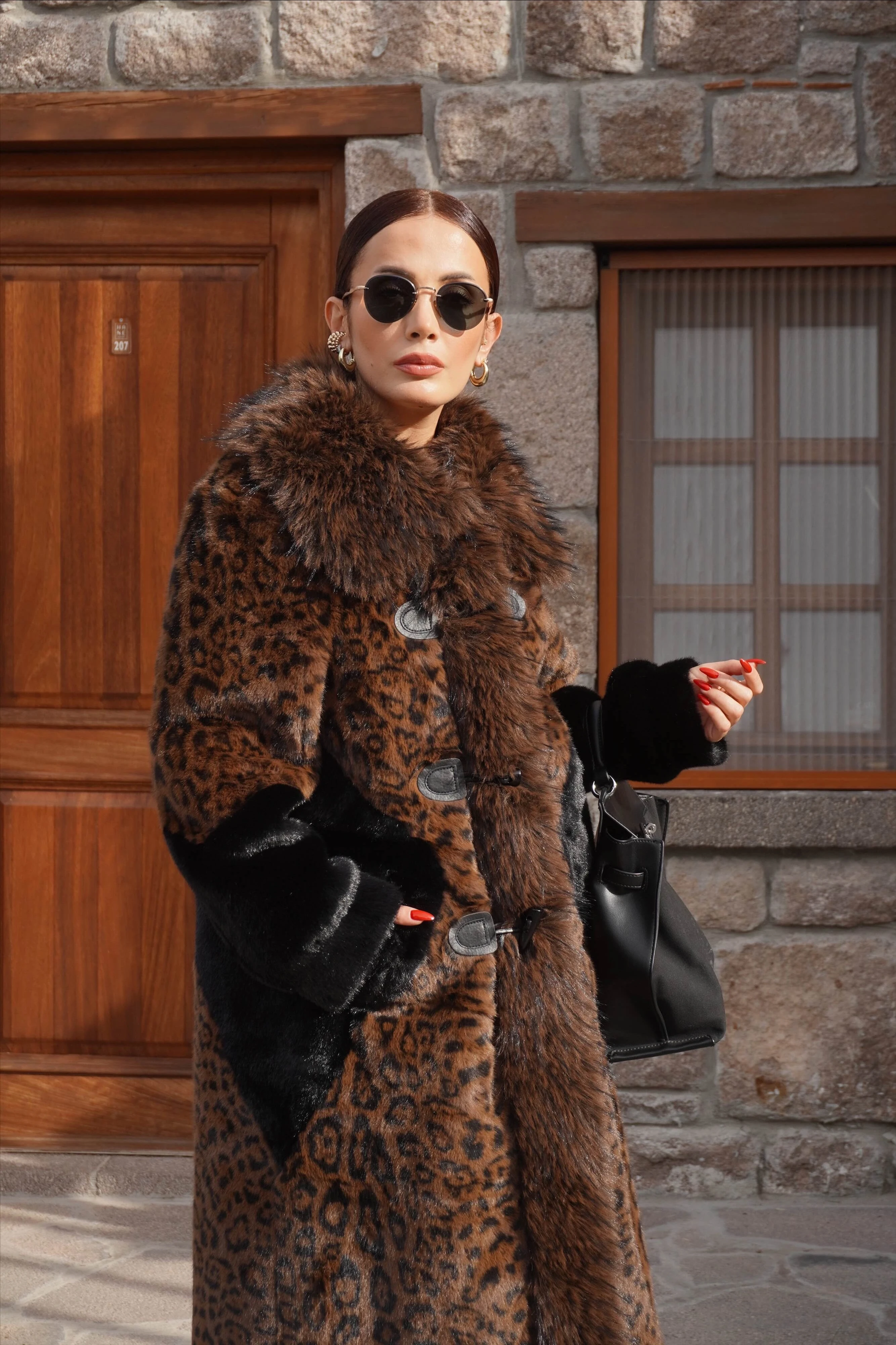 İthal Tasarım Leopar Desen Kürk Şeritli Peluş Kaban 