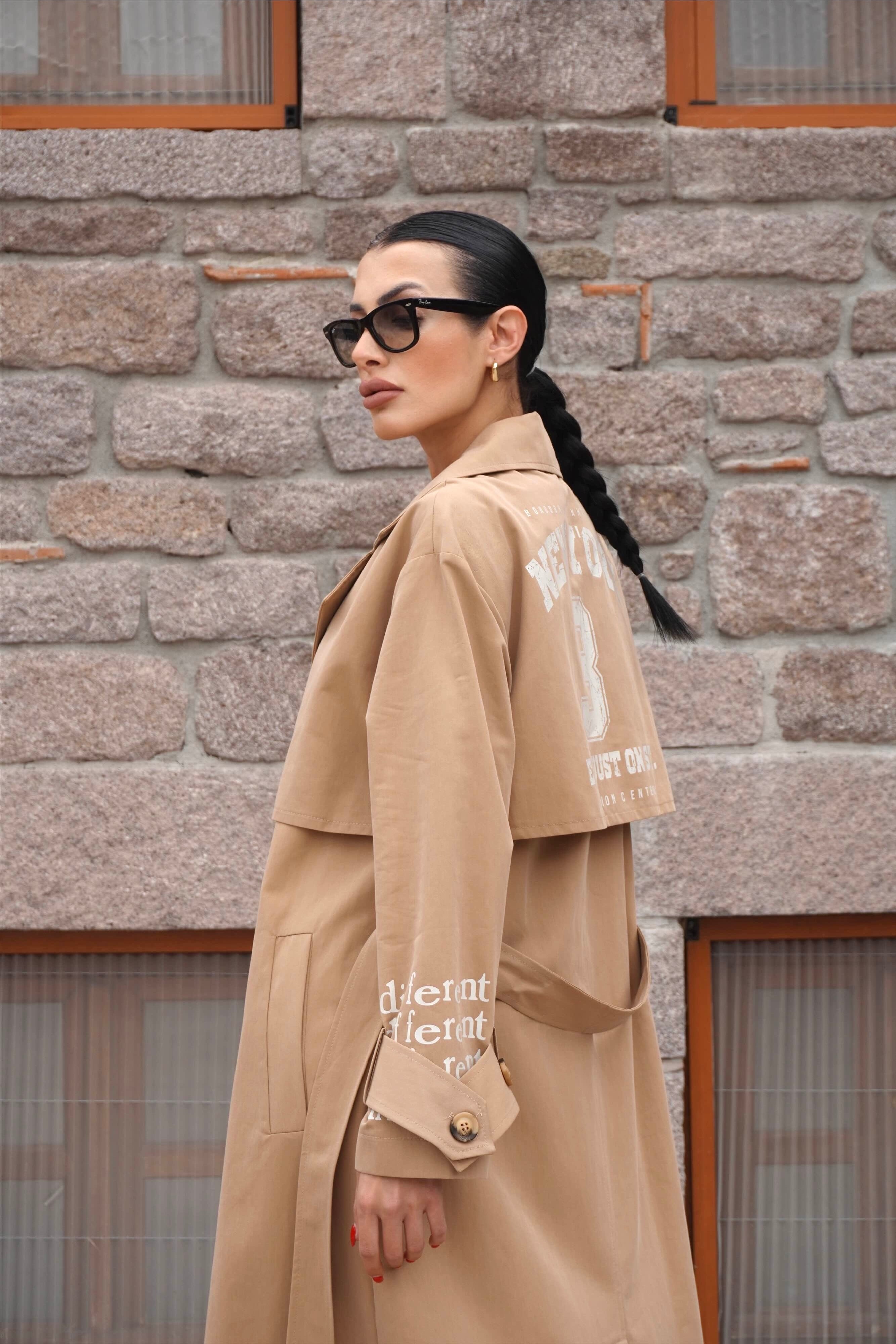 Yazı Baskılı Premium Camel Trençkot