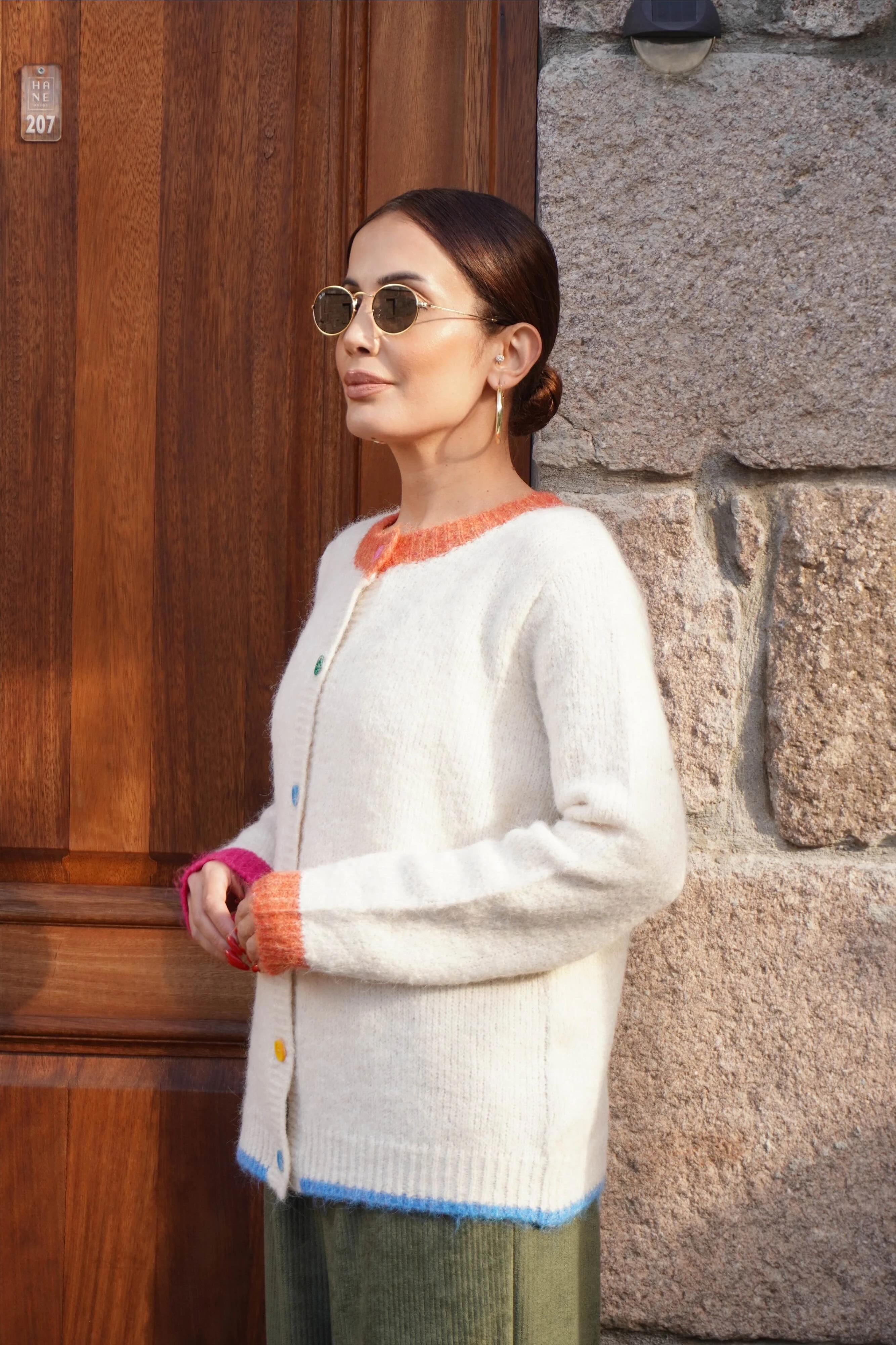 Renk Detaylı Taş Triko Hırka