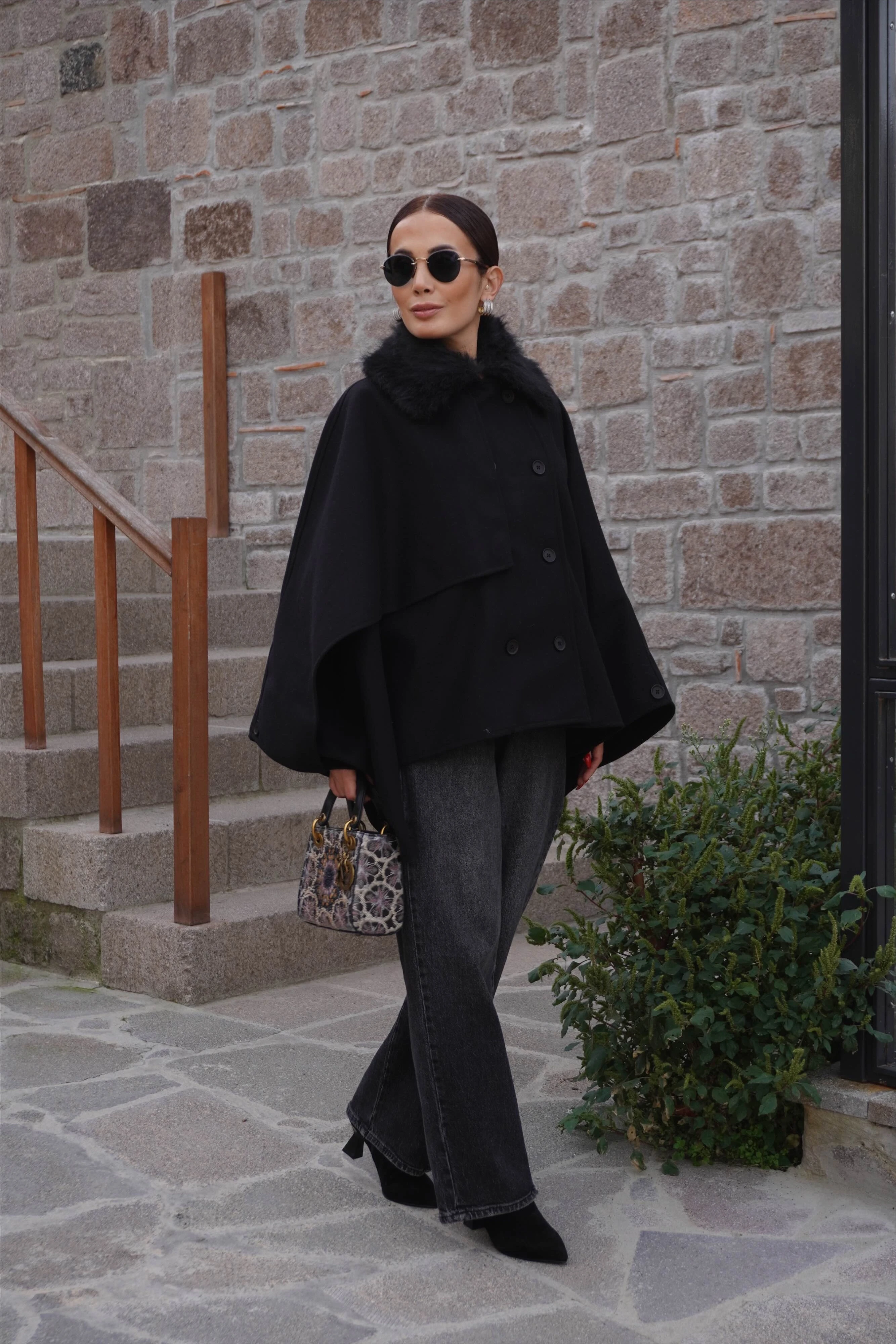 Portatif Kürk Yaka Kaşe Siyah Panço