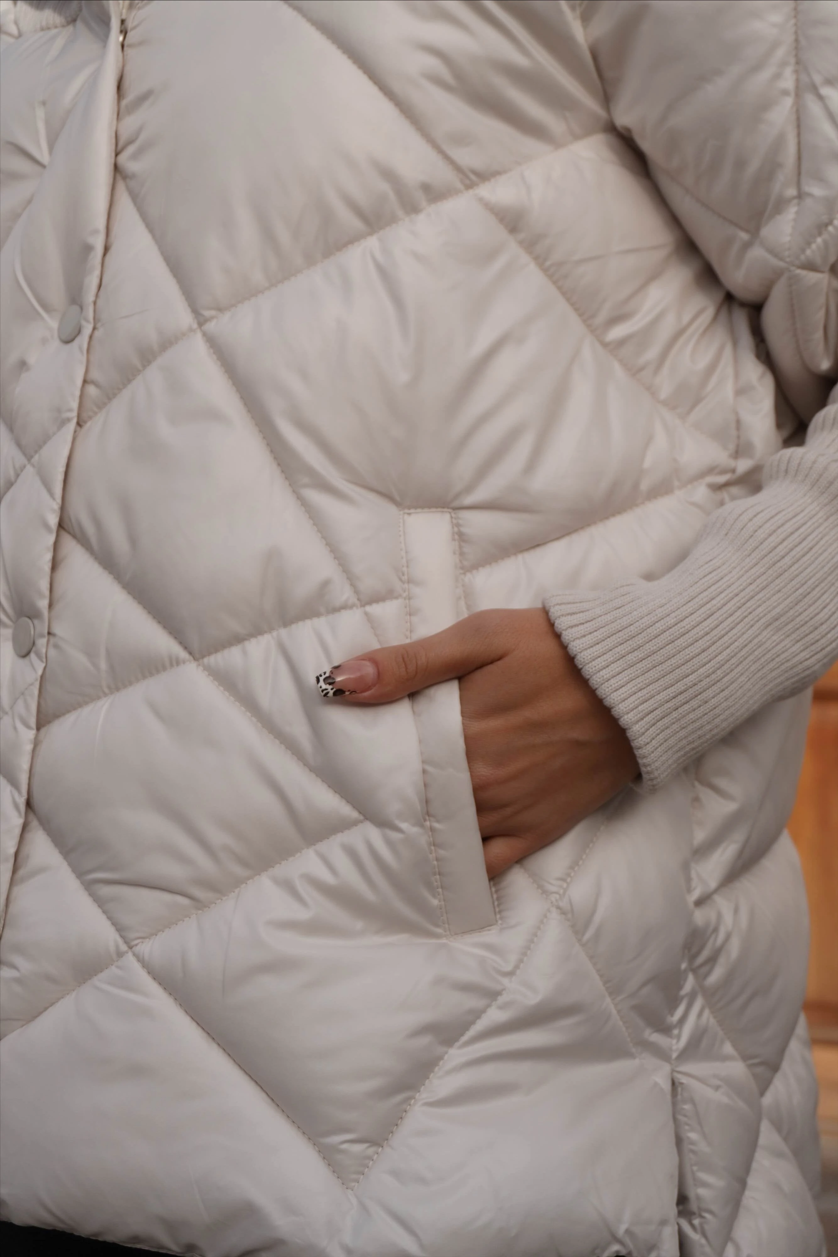 İthal Premium Kapitone Triko Kol Detaylı Kırık Beyaz Şişme Mont