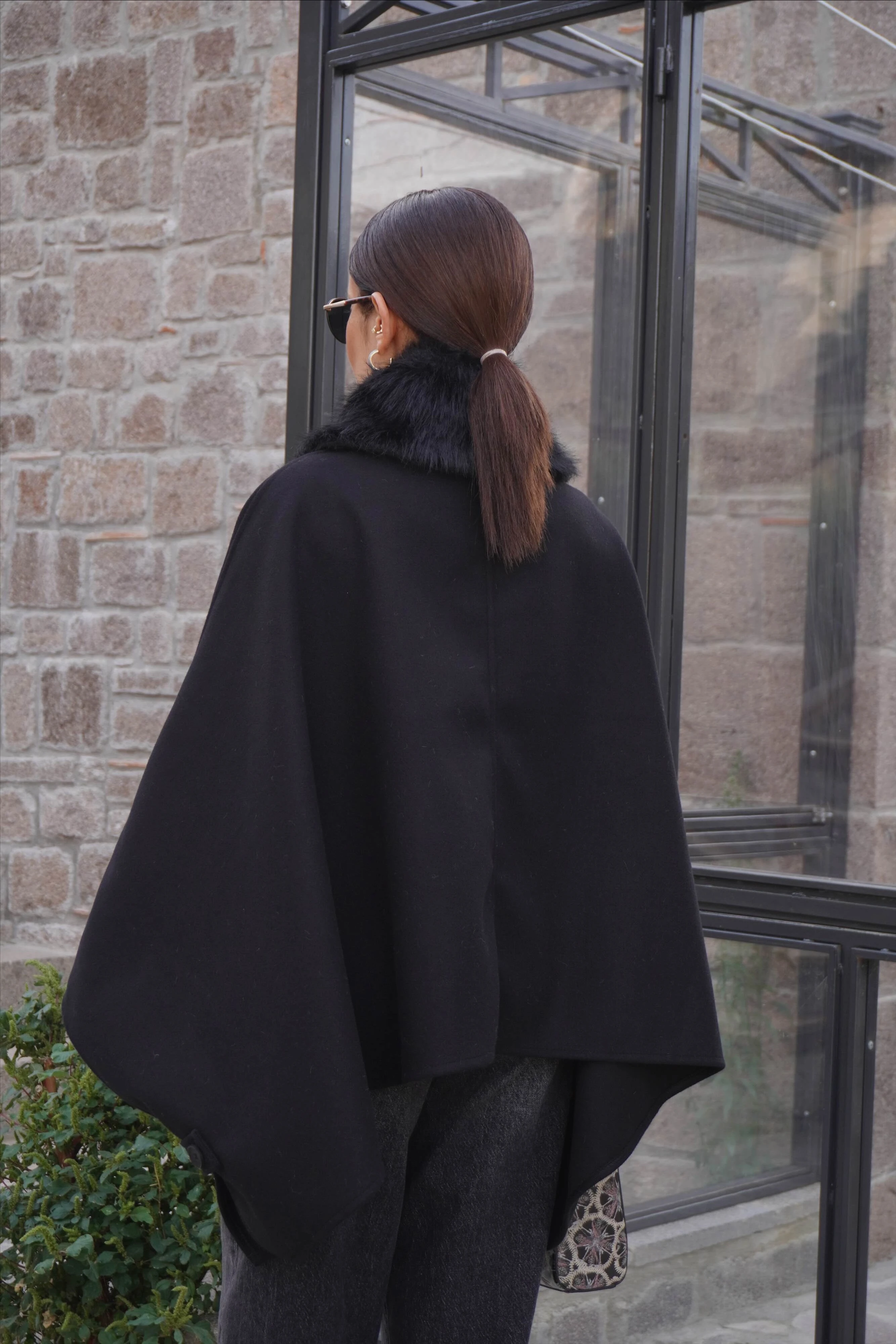 Portatif Kürk Yaka Kaşe Siyah Panço