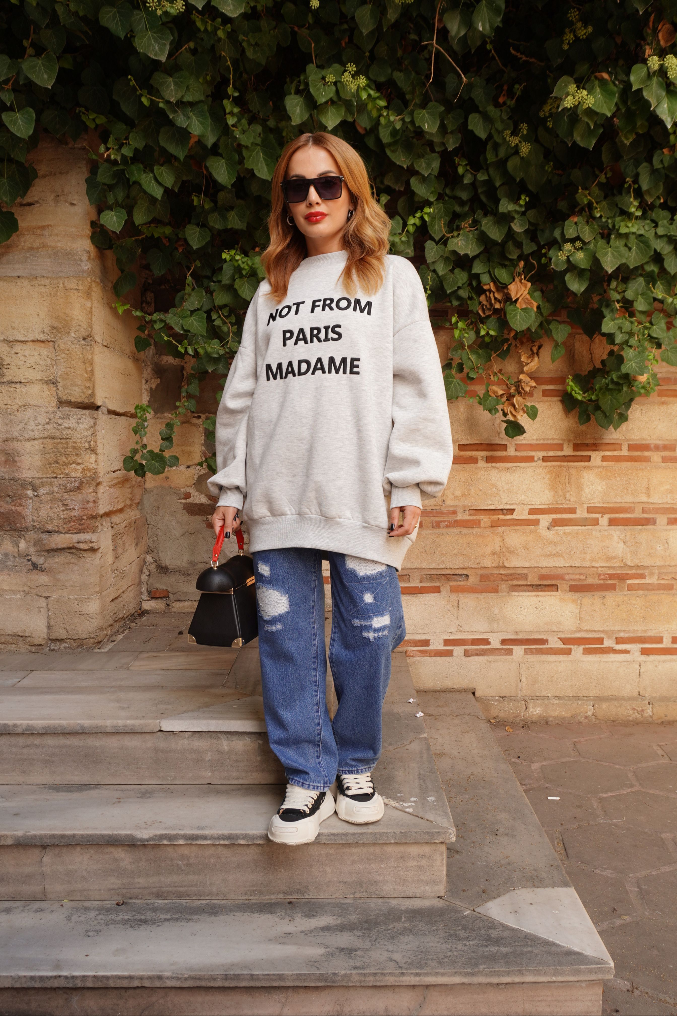 Nakış İşlemeli Oversize Şardonlu Sweat