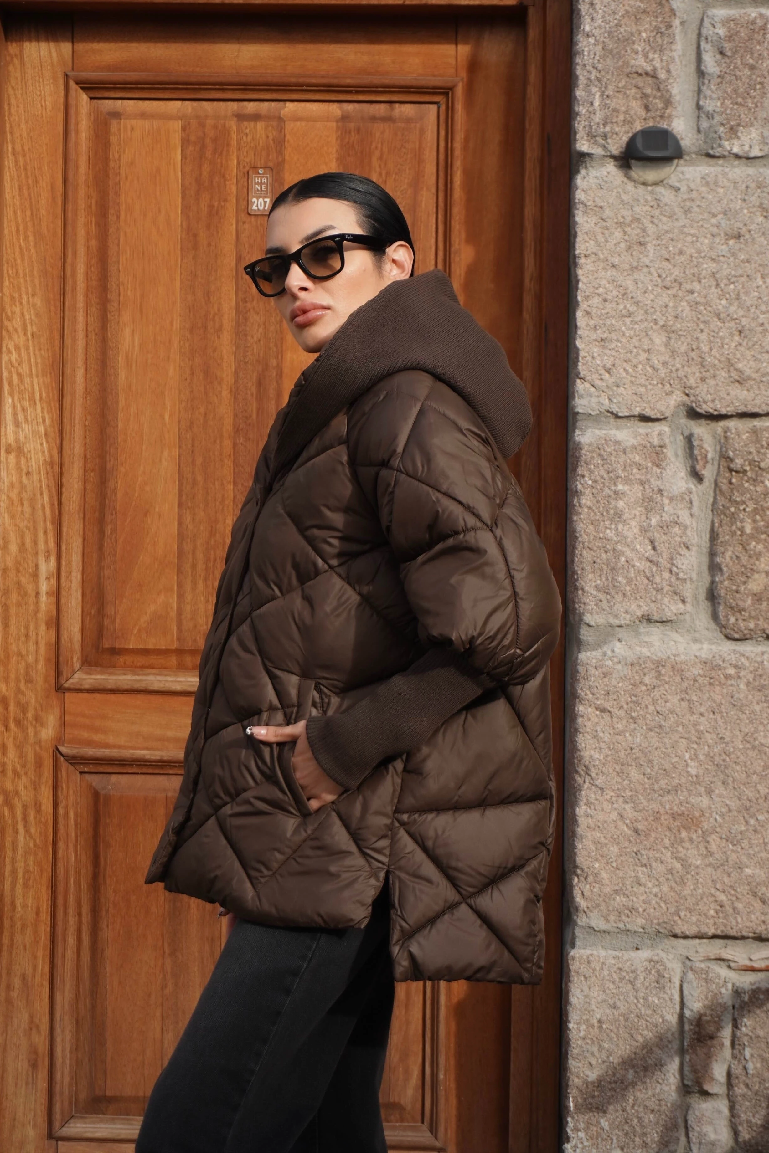 İthal Premium Kapitone Triko Kol Detaylı Kahverengi Şişme Mont 