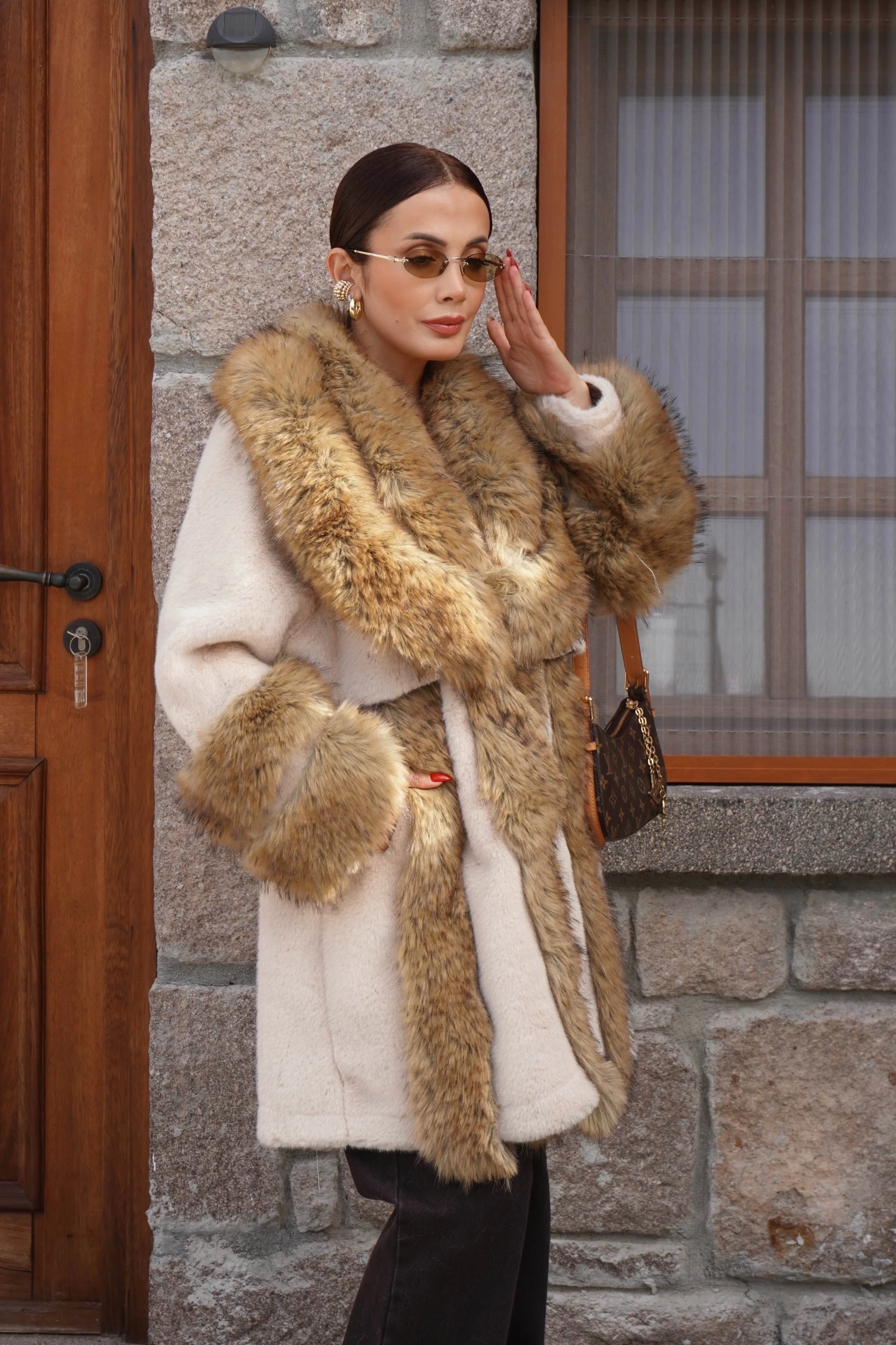 İthal Premium Bej Şeritli Kürk