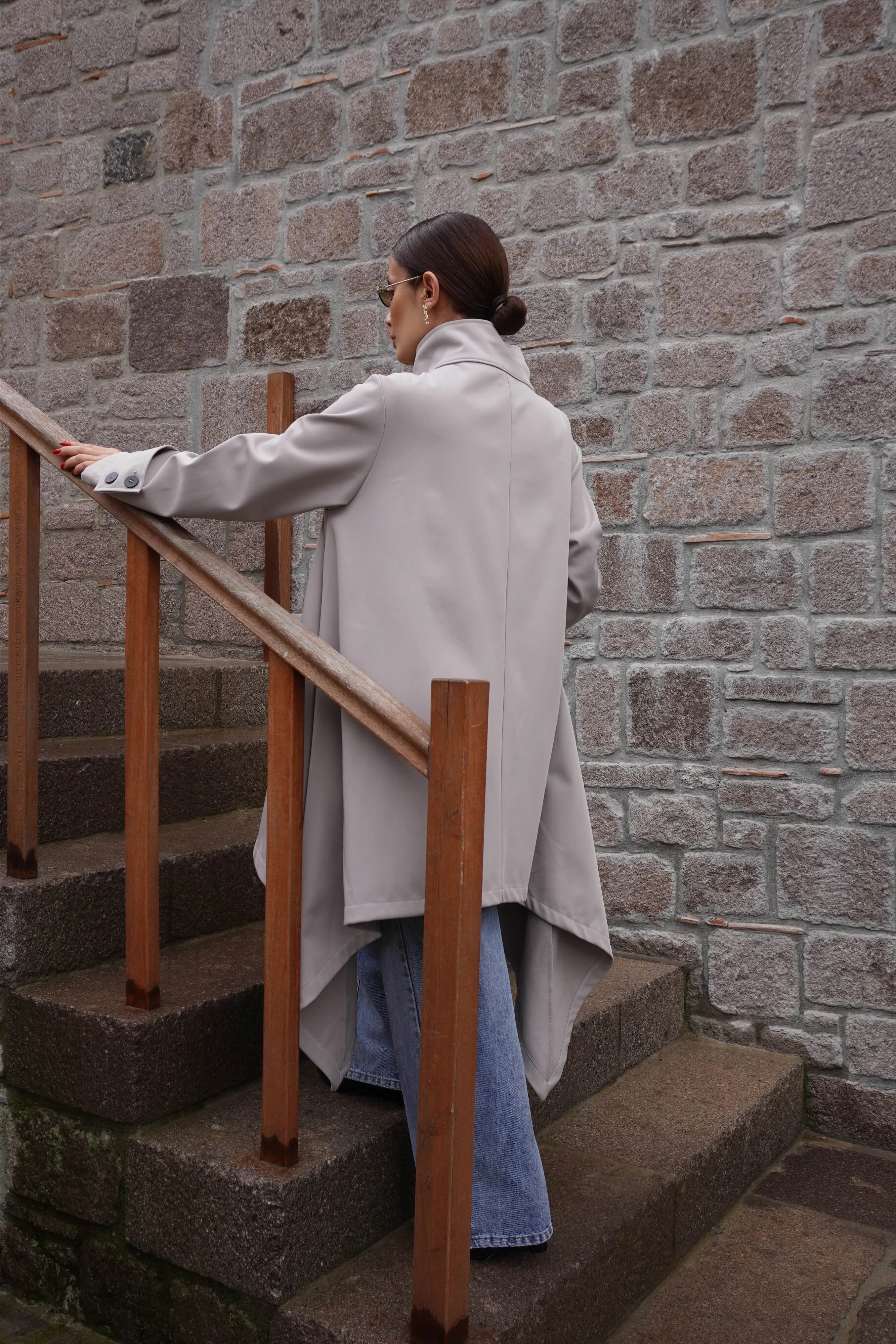 İthal Tasarım Asimetrik Kesim Taş Gri Trençkot