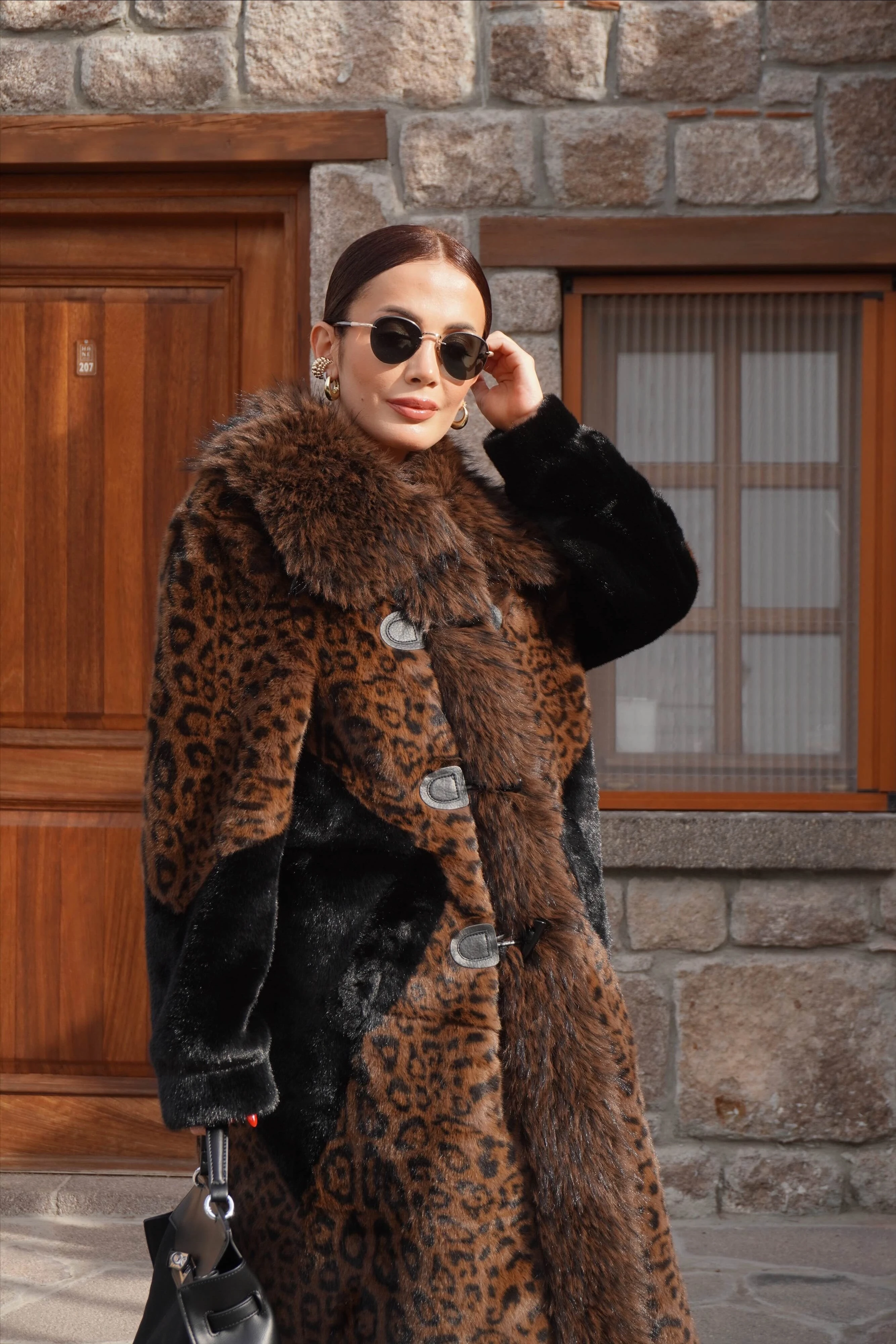 İthal Tasarım Leopar Desen Kürk Şeritli Peluş Kaban 