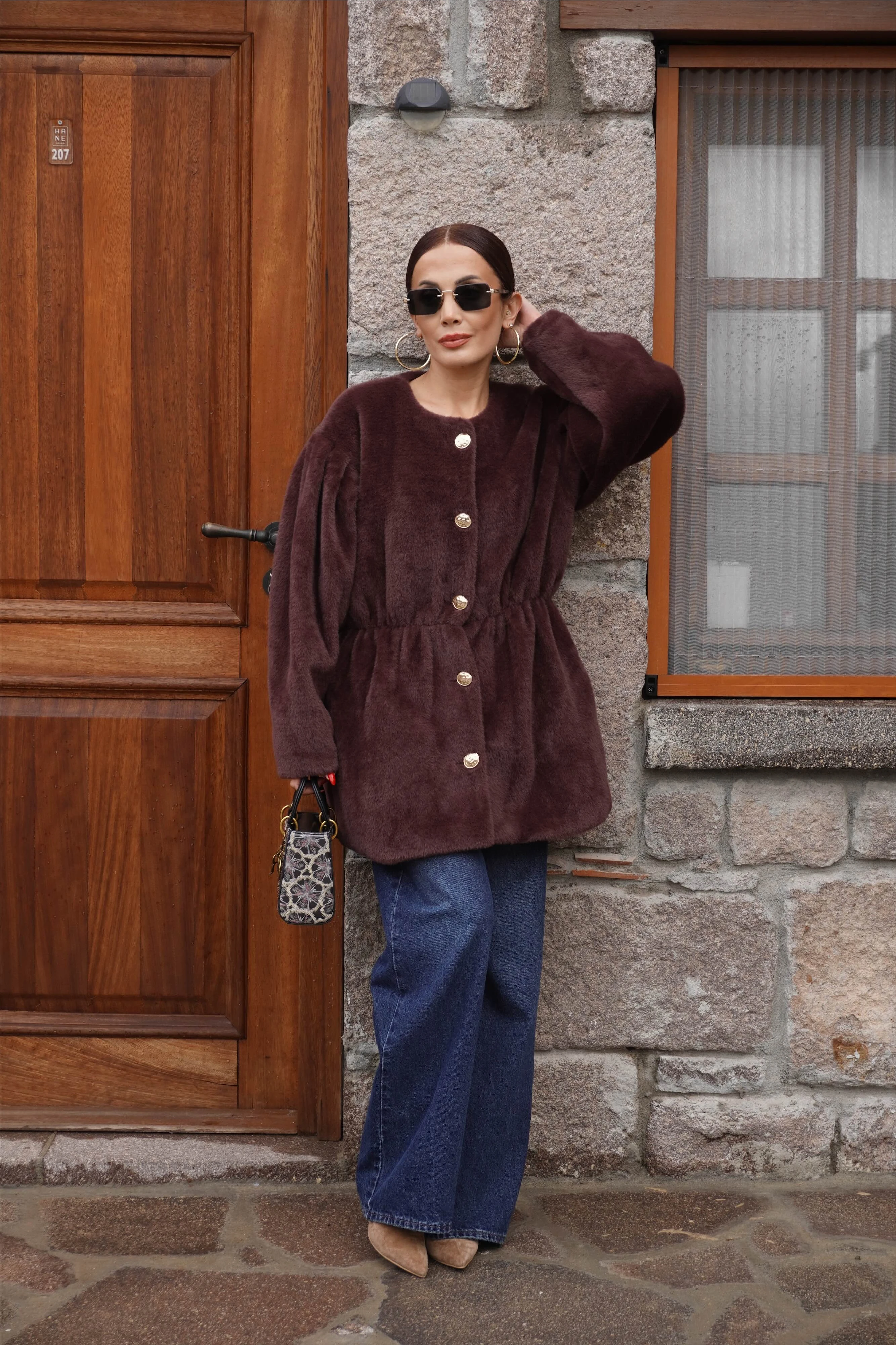 Gold Düğme Detaylı Bel Oturtmalı Kürklü Mini Kahve Kaban 