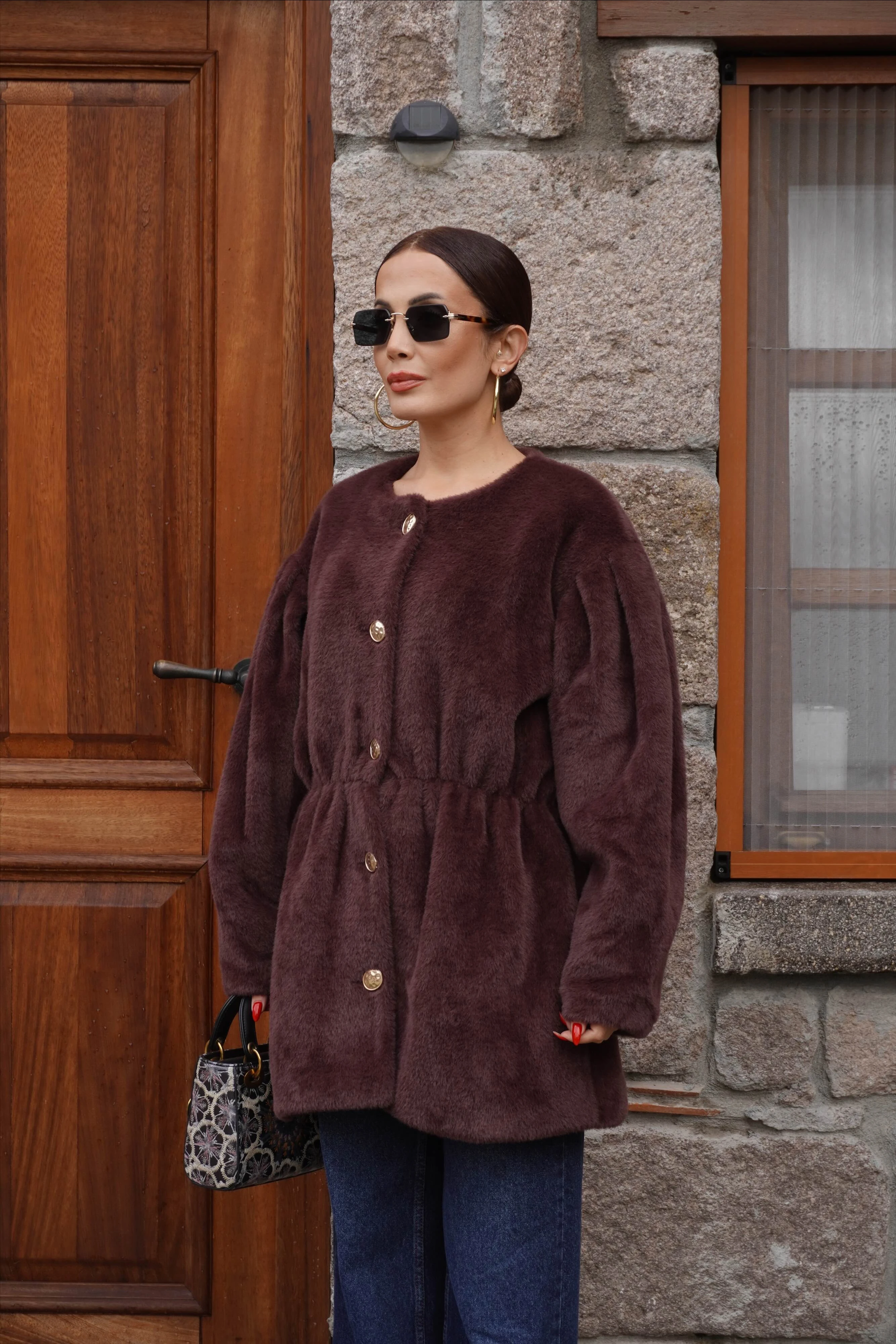 Gold Düğme Detaylı Bel Oturtmalı Kürklü Mini Kahve Kaban 