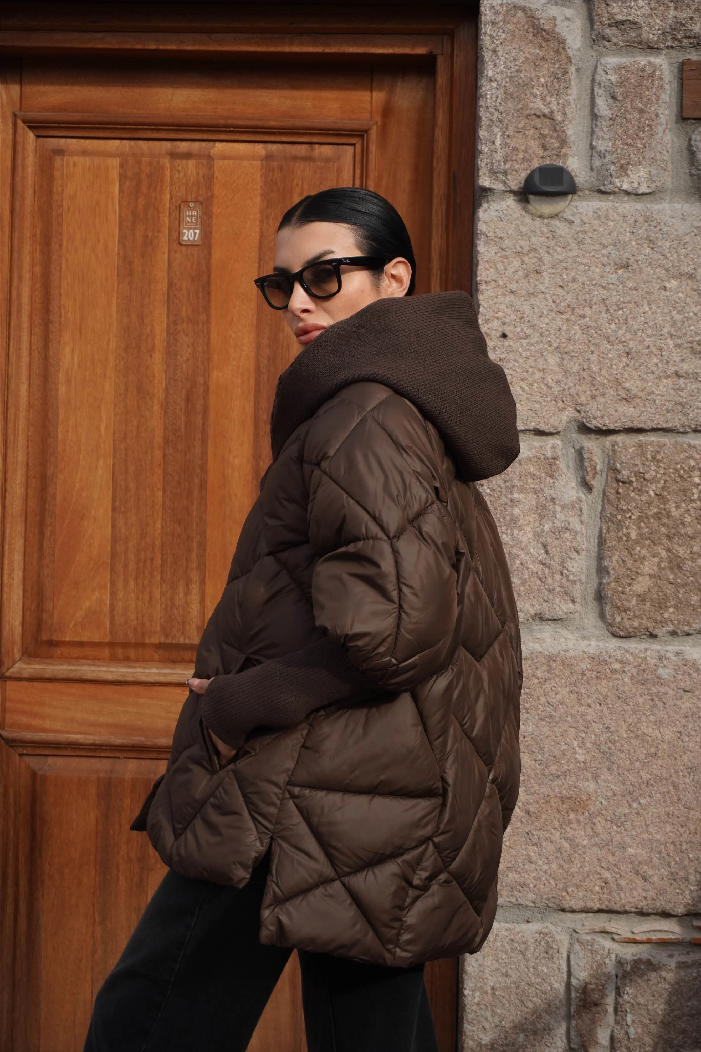 İthal Premium Kapitone Triko Kol Detaylı Kahverengi Şişme Mont 