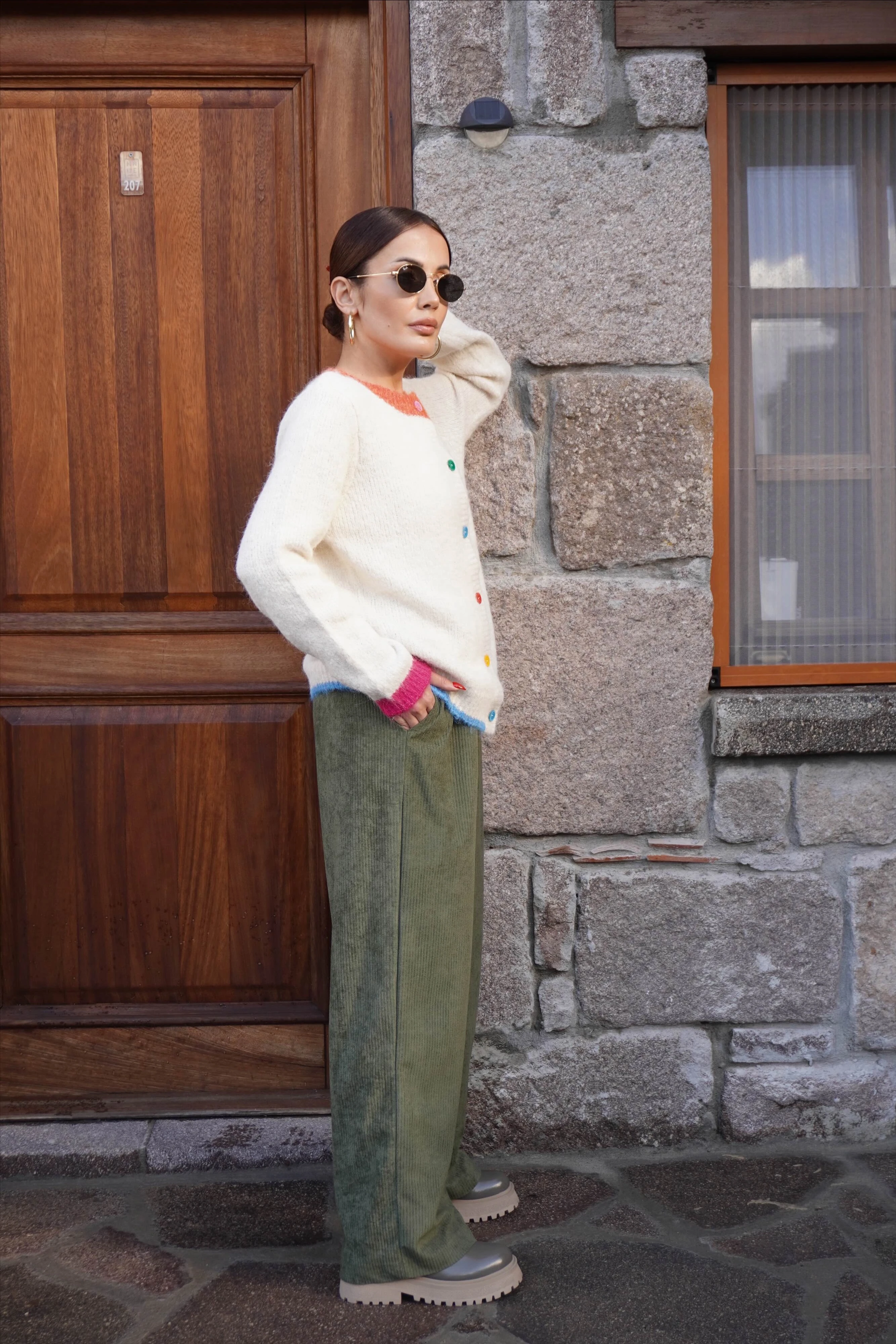 Beli Lastikli Fitilli Haki Kadife Pantolon