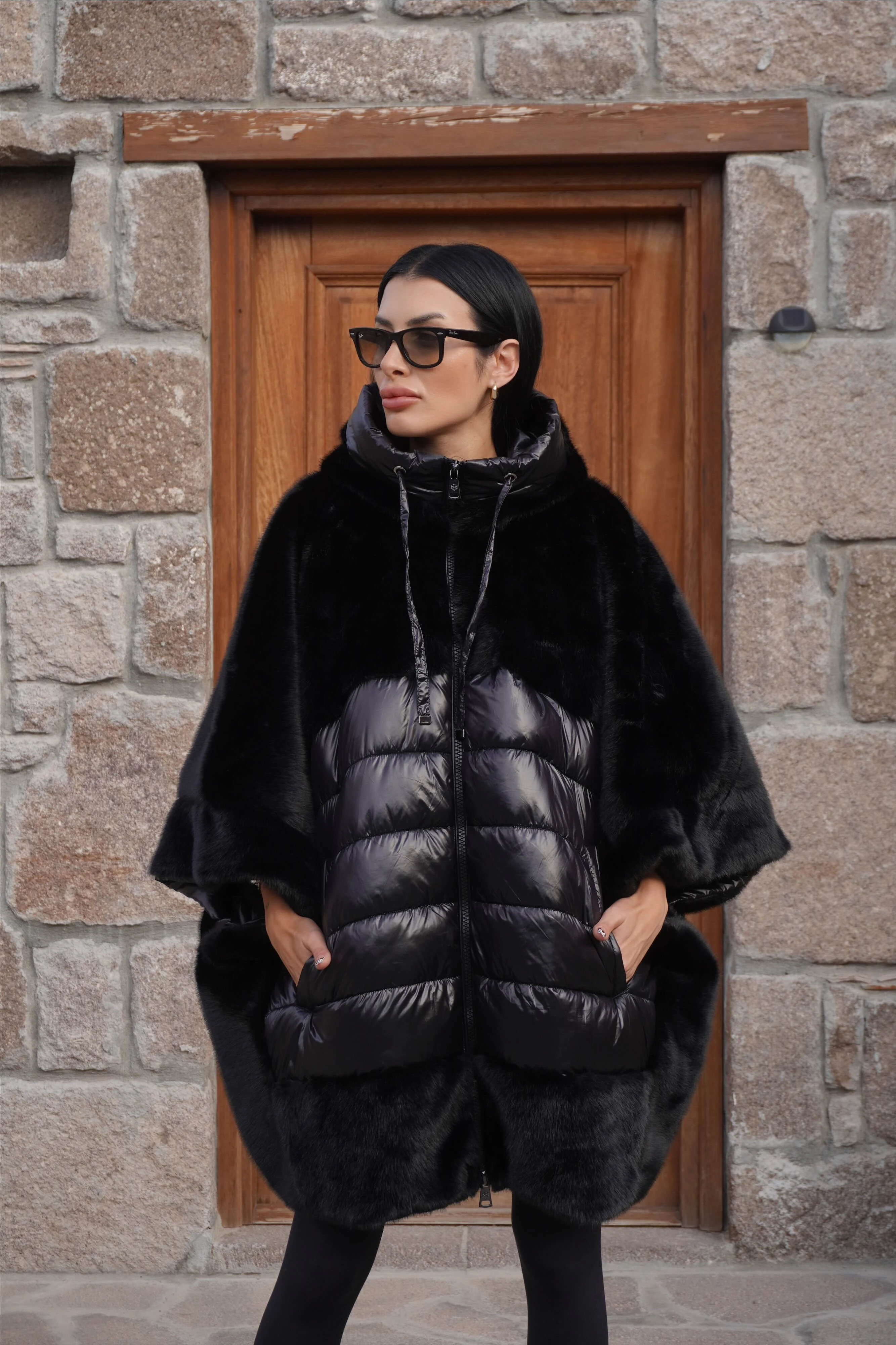 İthal Tasarım Premium Kürk Detaylı Manto  - Siyah