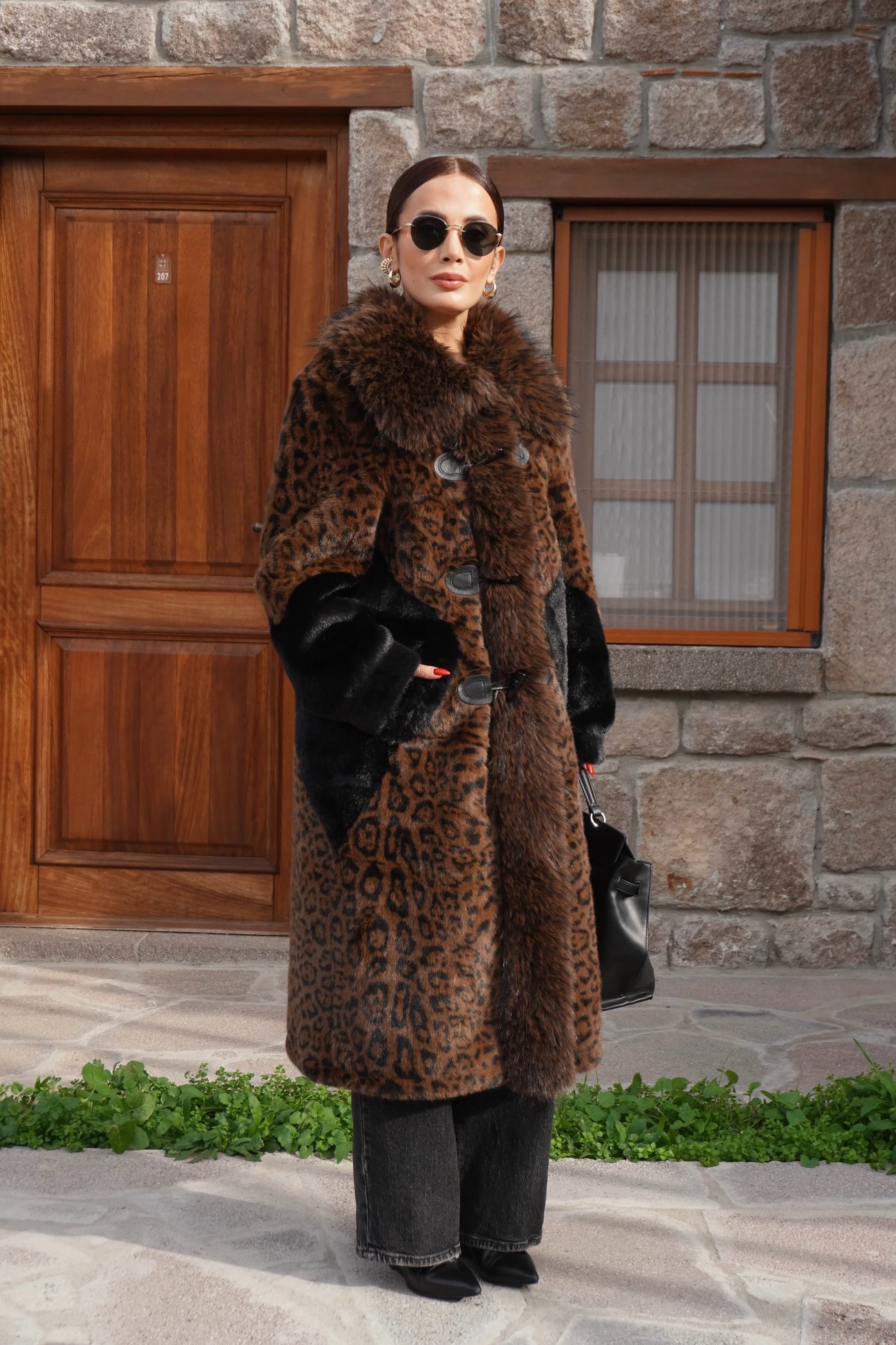 İthal Tasarım Leopar Desen Kürk Şeritli Peluş Kaban 