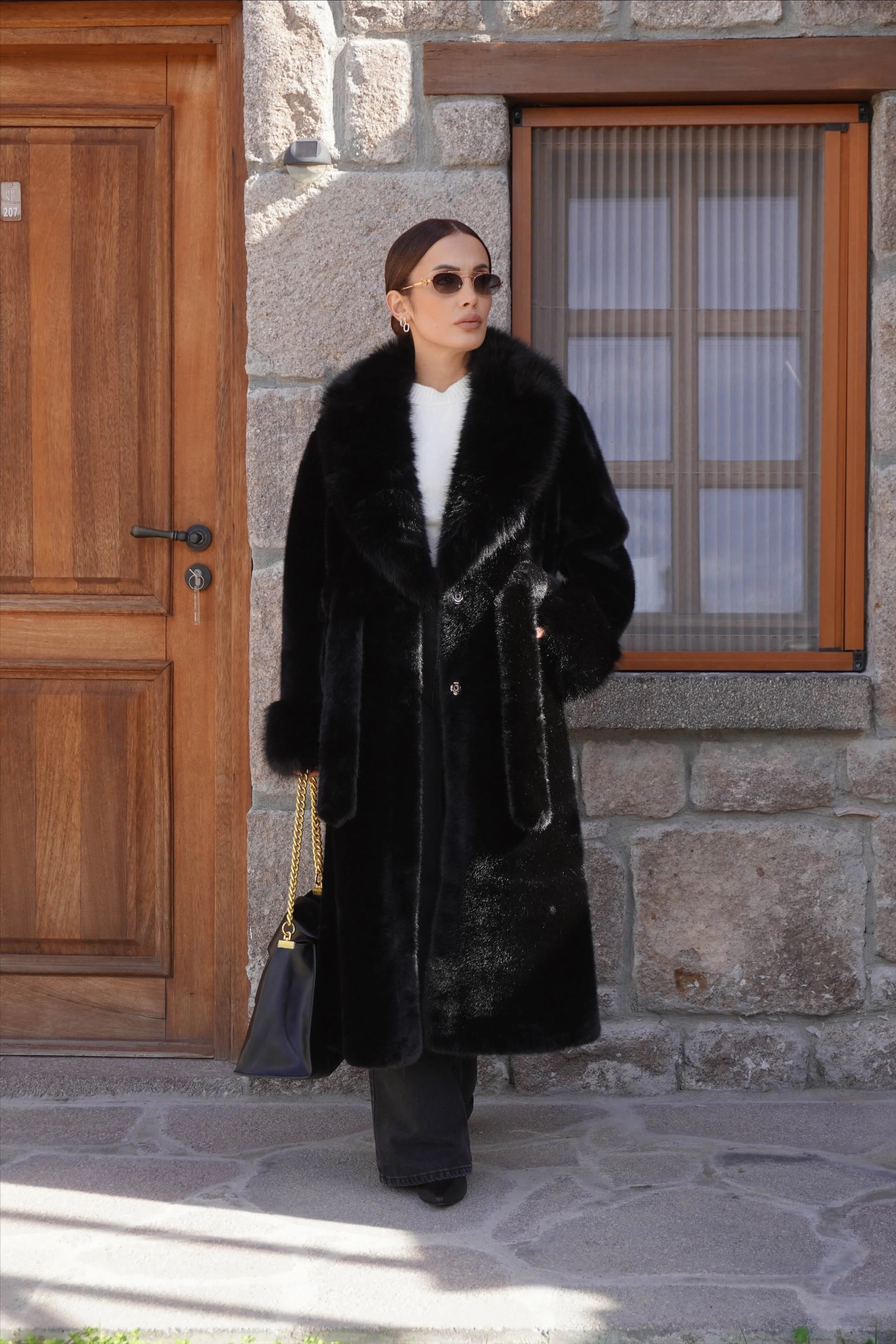 İthal Tasarım Premium Kürk Kol Yaka Detaylı Siyah Peluş Kaban