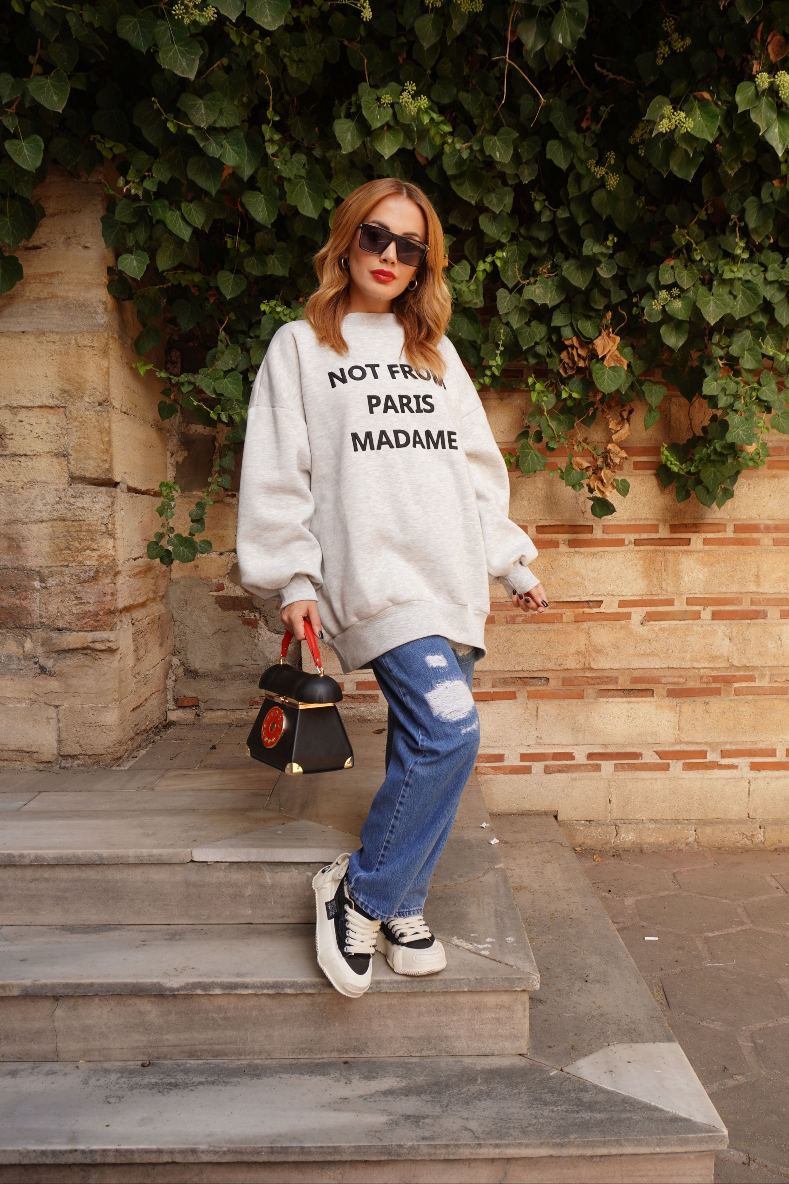 Nakışlı Yırtık Detaylı Mom Jean