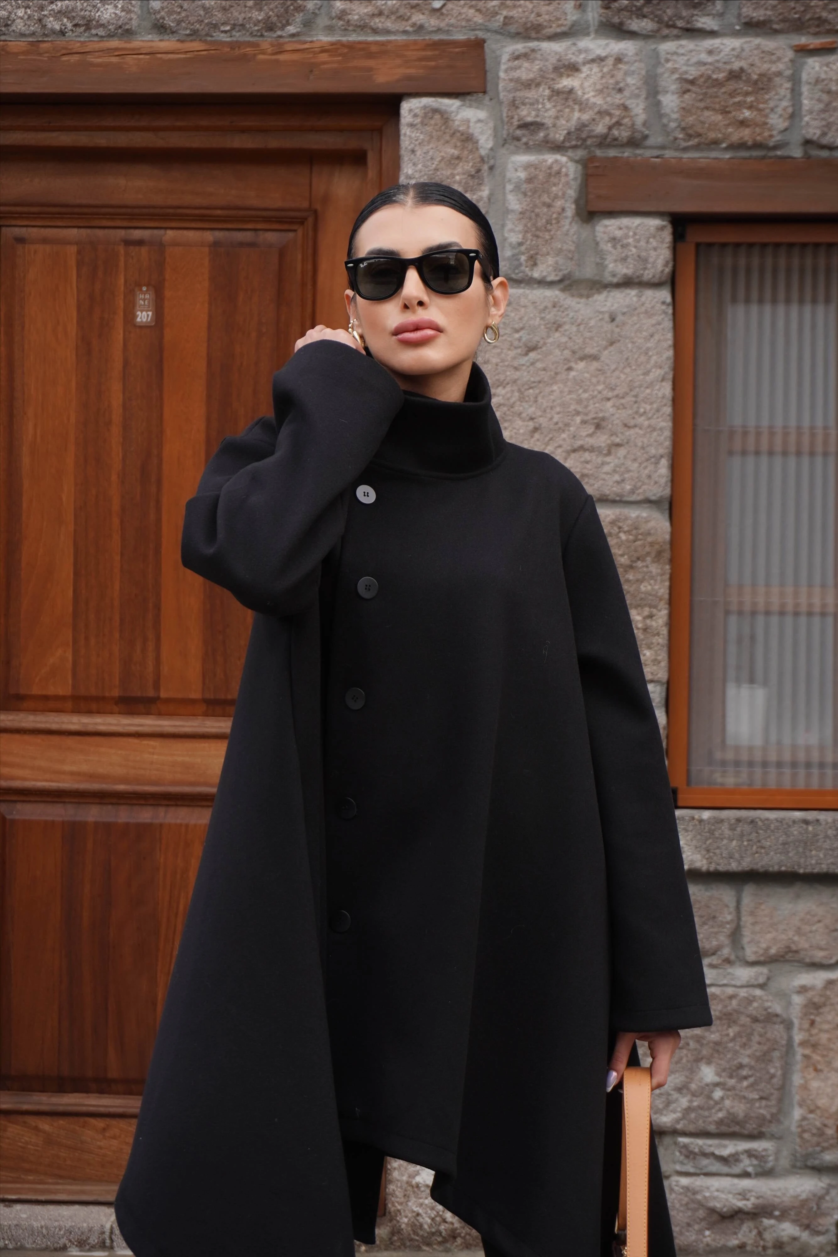 İthal Tasarım Asimetrik Siyah Kaşe Kaban 