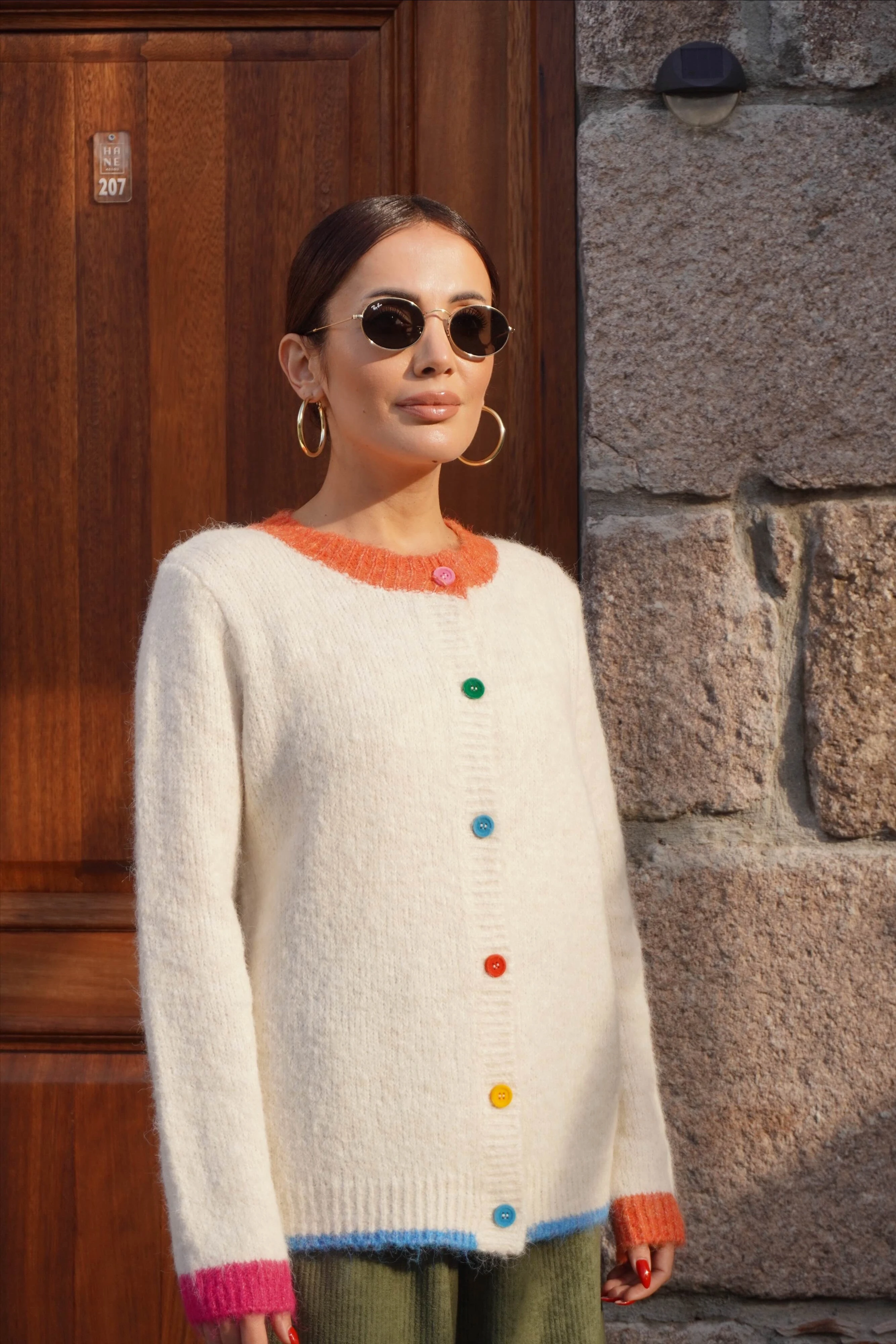 Renk Detaylı Taş Triko Hırka