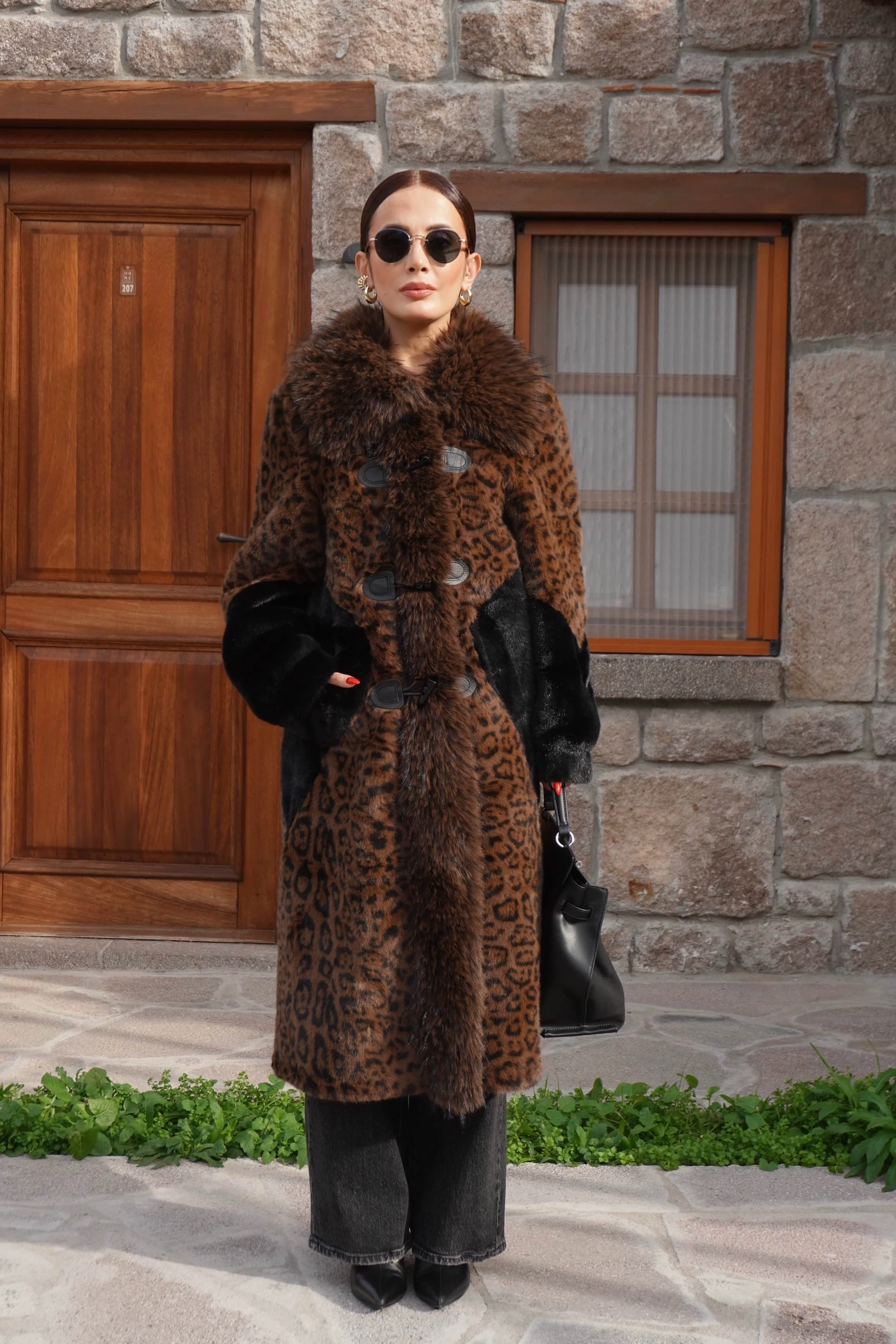 İthal Tasarım Leopar Desen Kürk Şeritli Peluş Kaban 