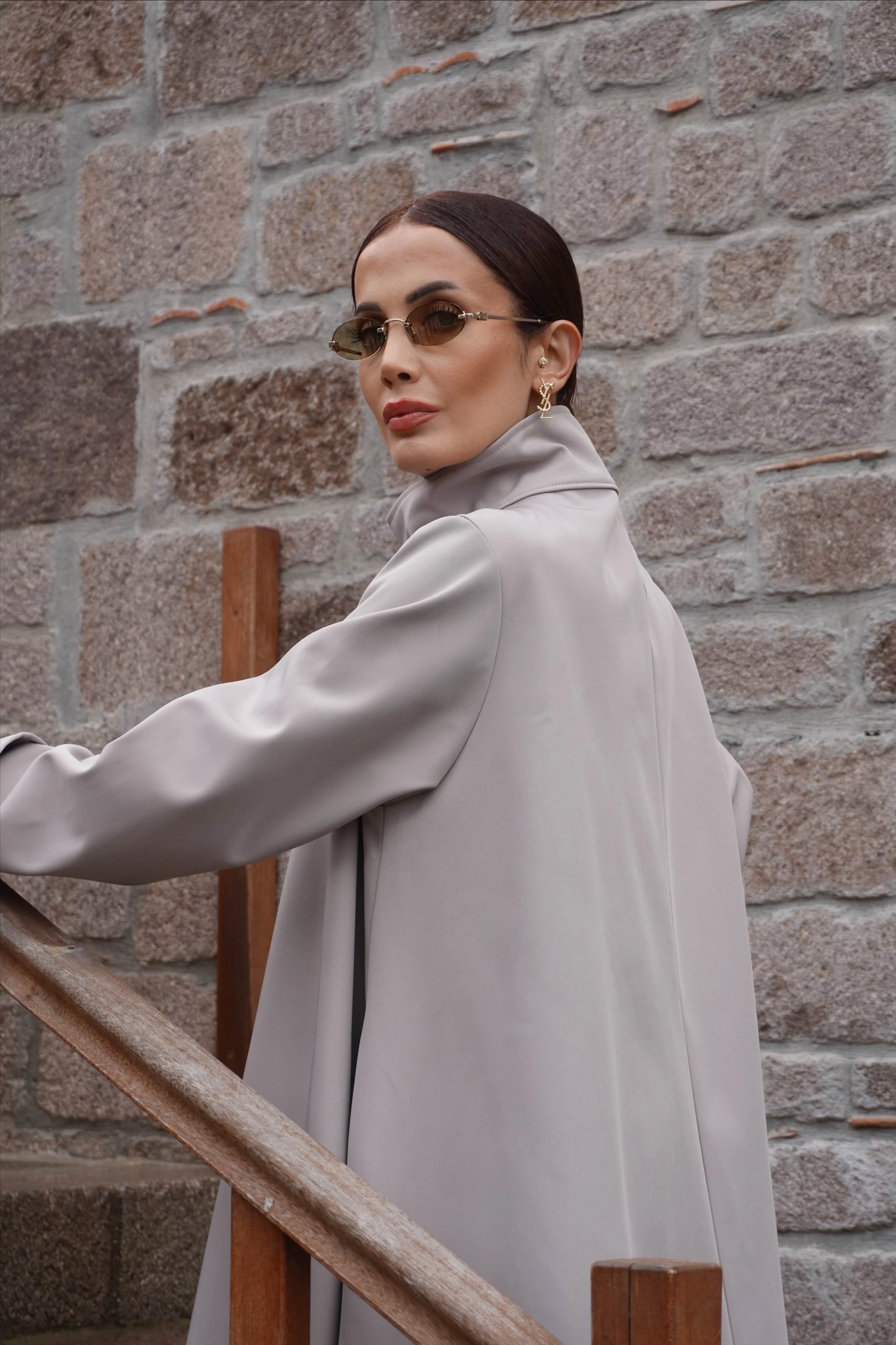 İthal Tasarım Asimetrik Kesim Taş Gri Trençkot