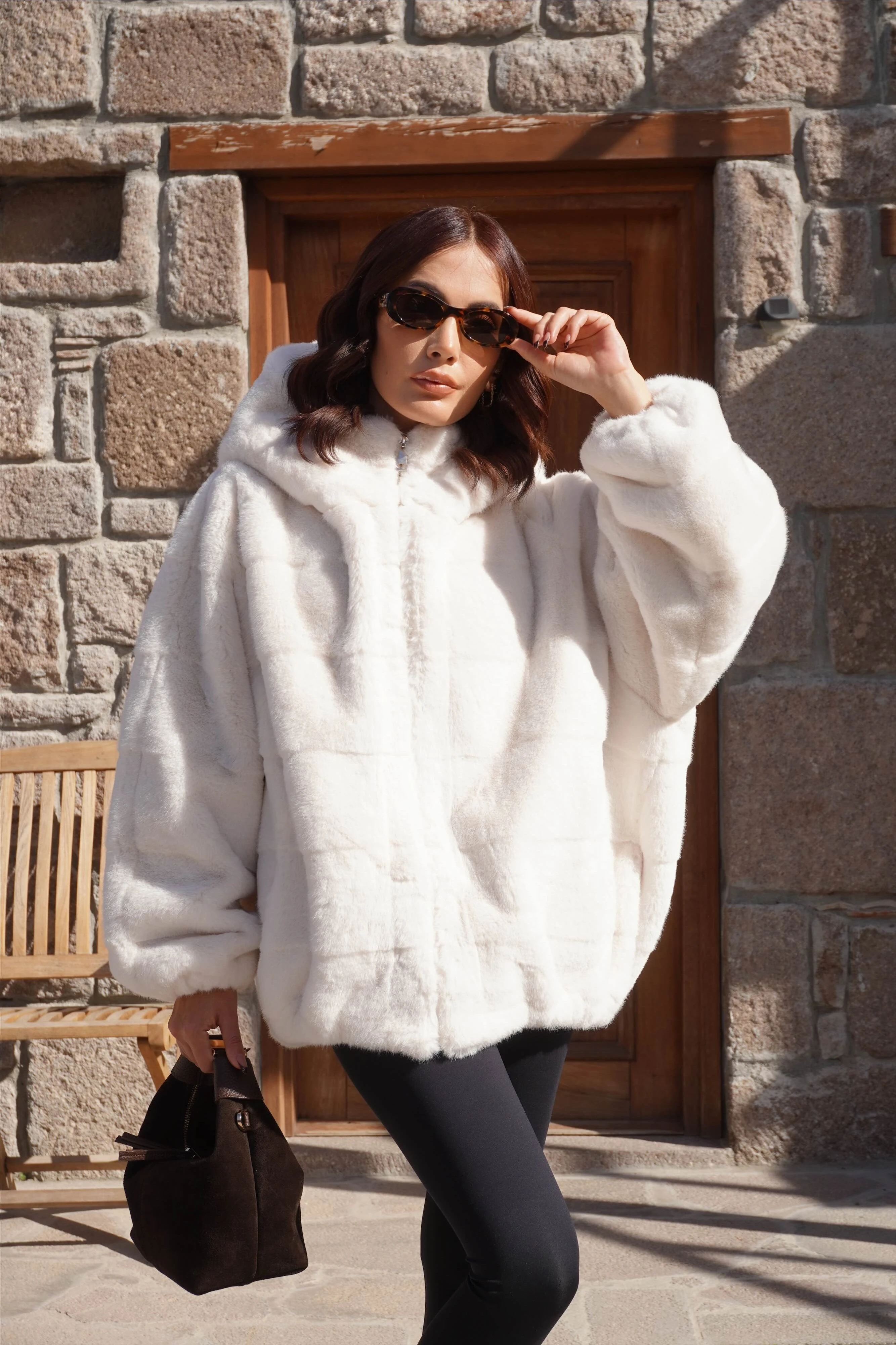 İthal Premium Oversize Beyaz Kapüşonlu Kürk Mont