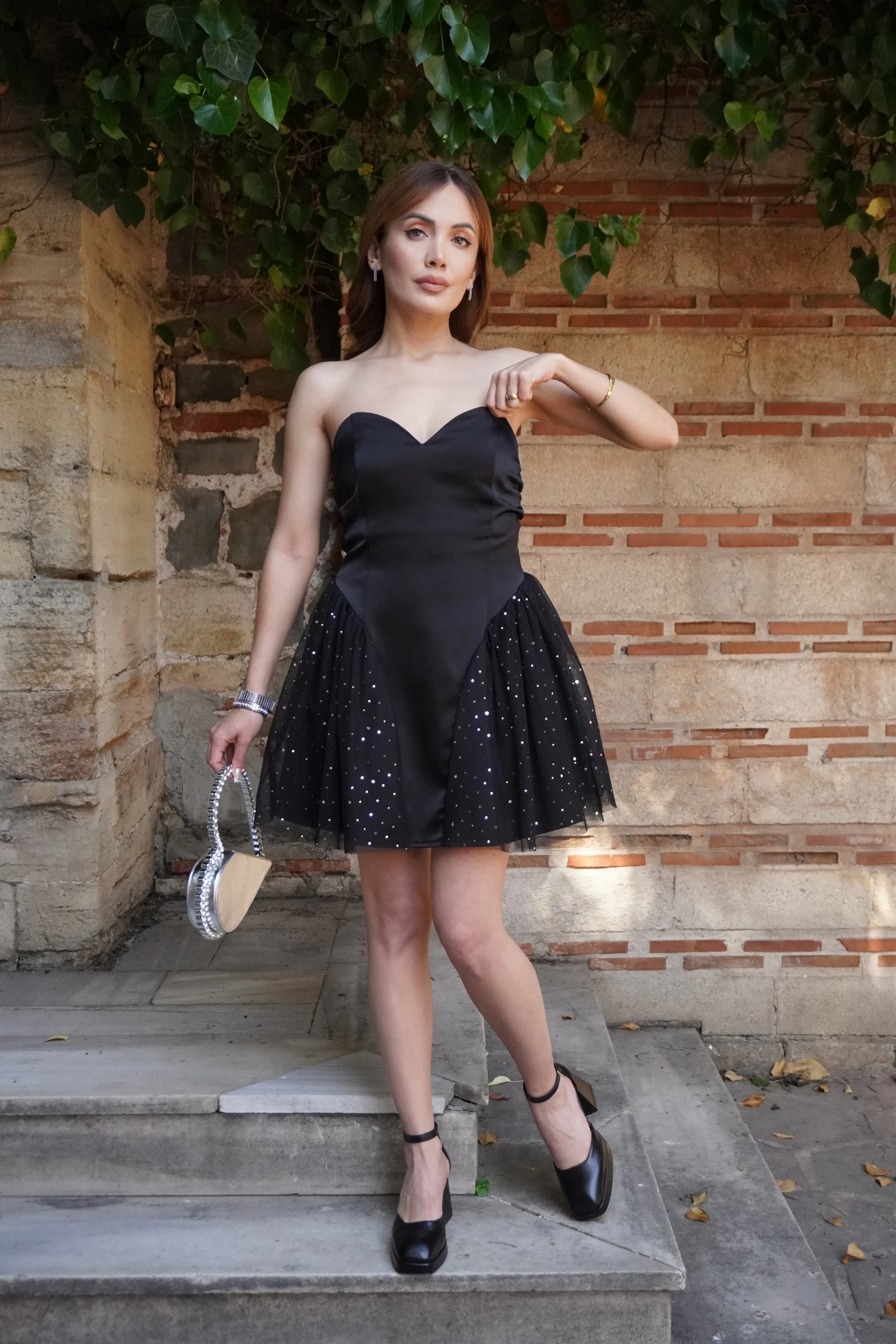 Kalp yaka saten gövde tül etek mini elbise