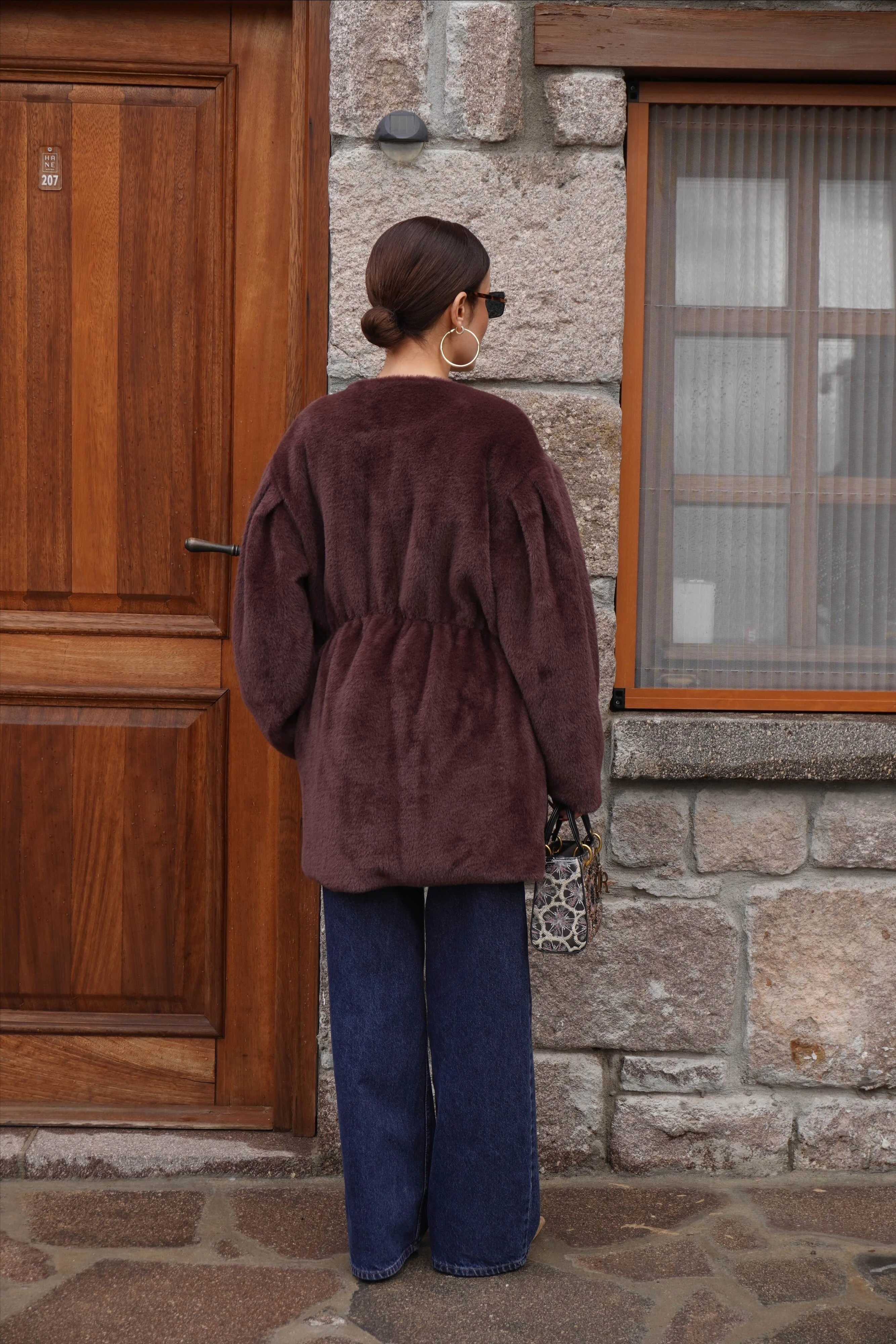 Gold Düğme Detaylı Bel Oturtmalı Kürklü Mini Kahve Kaban 