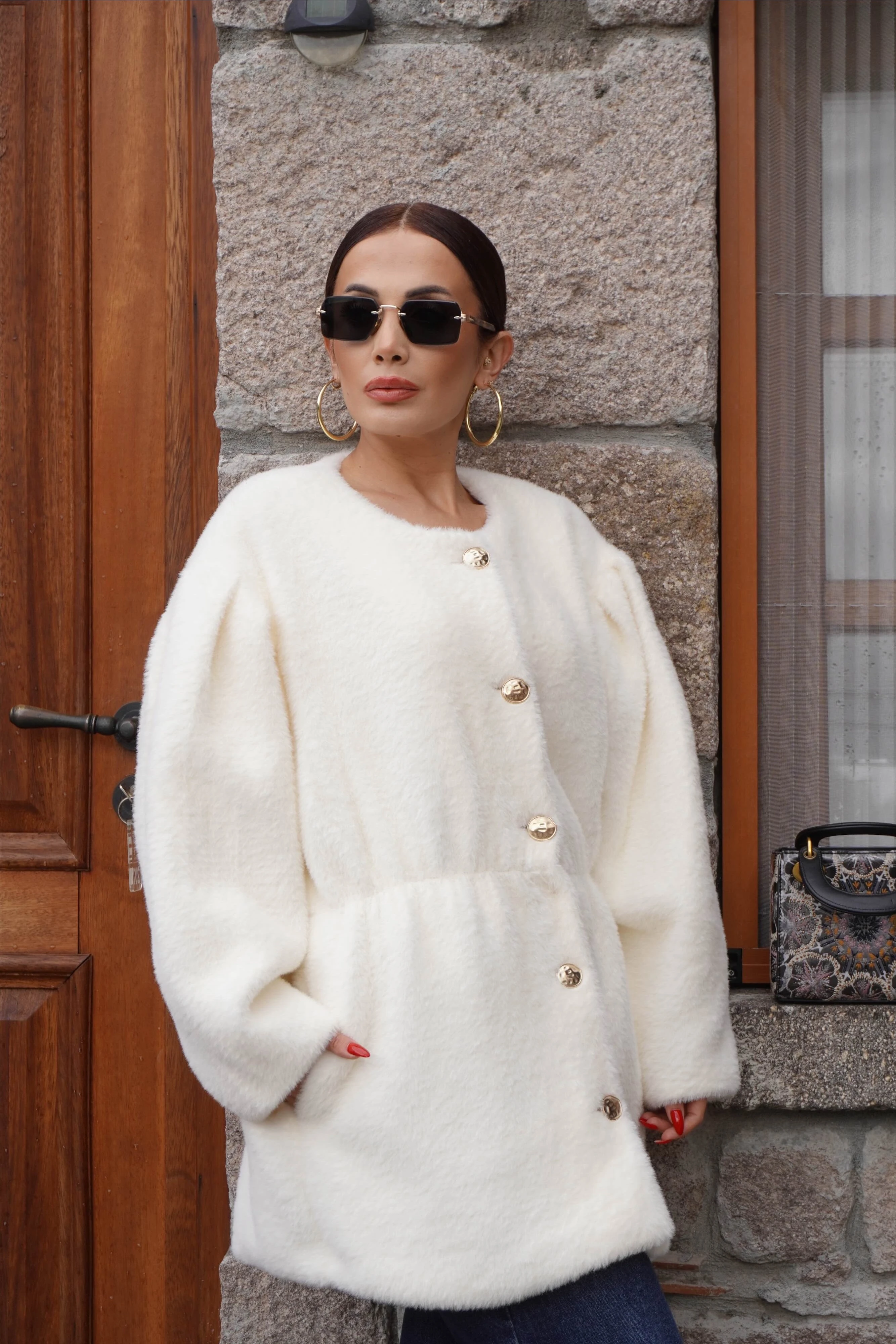 Gold Düğme Detaylı Bel Oturtmalı Kürklü Mini Ekru Kaban 