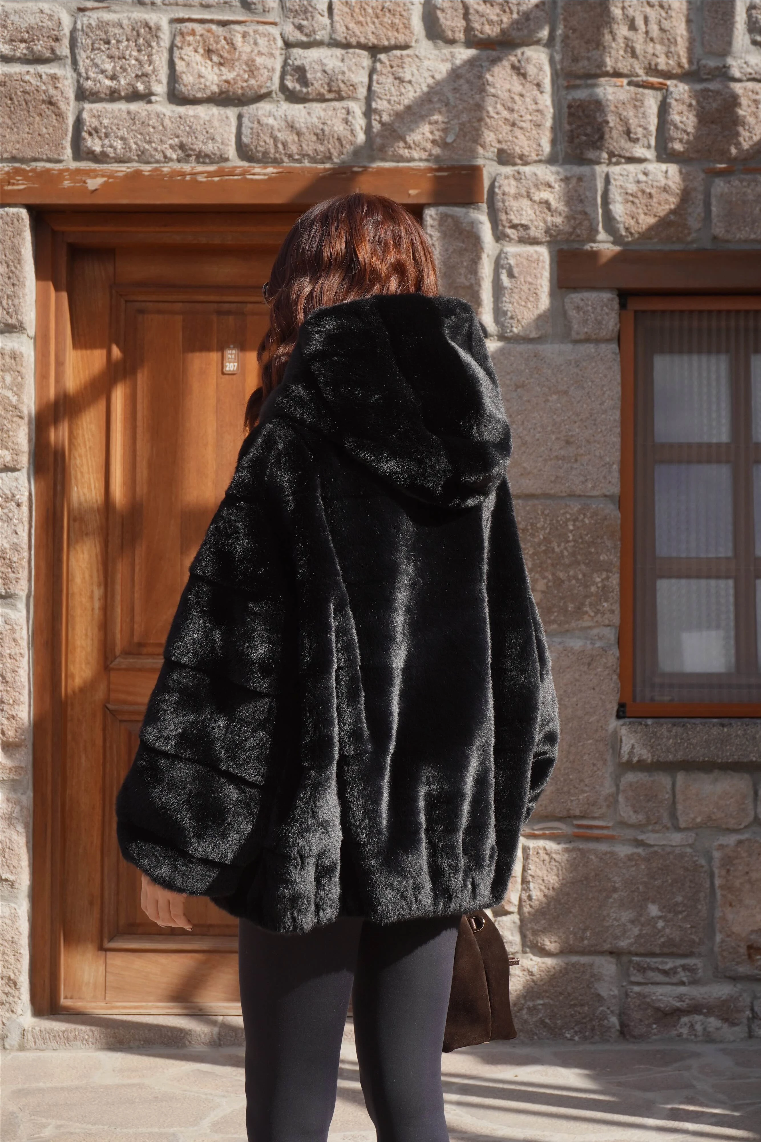 İthal Premium Oversize Siyah Kapüşonlu Kürk Mont