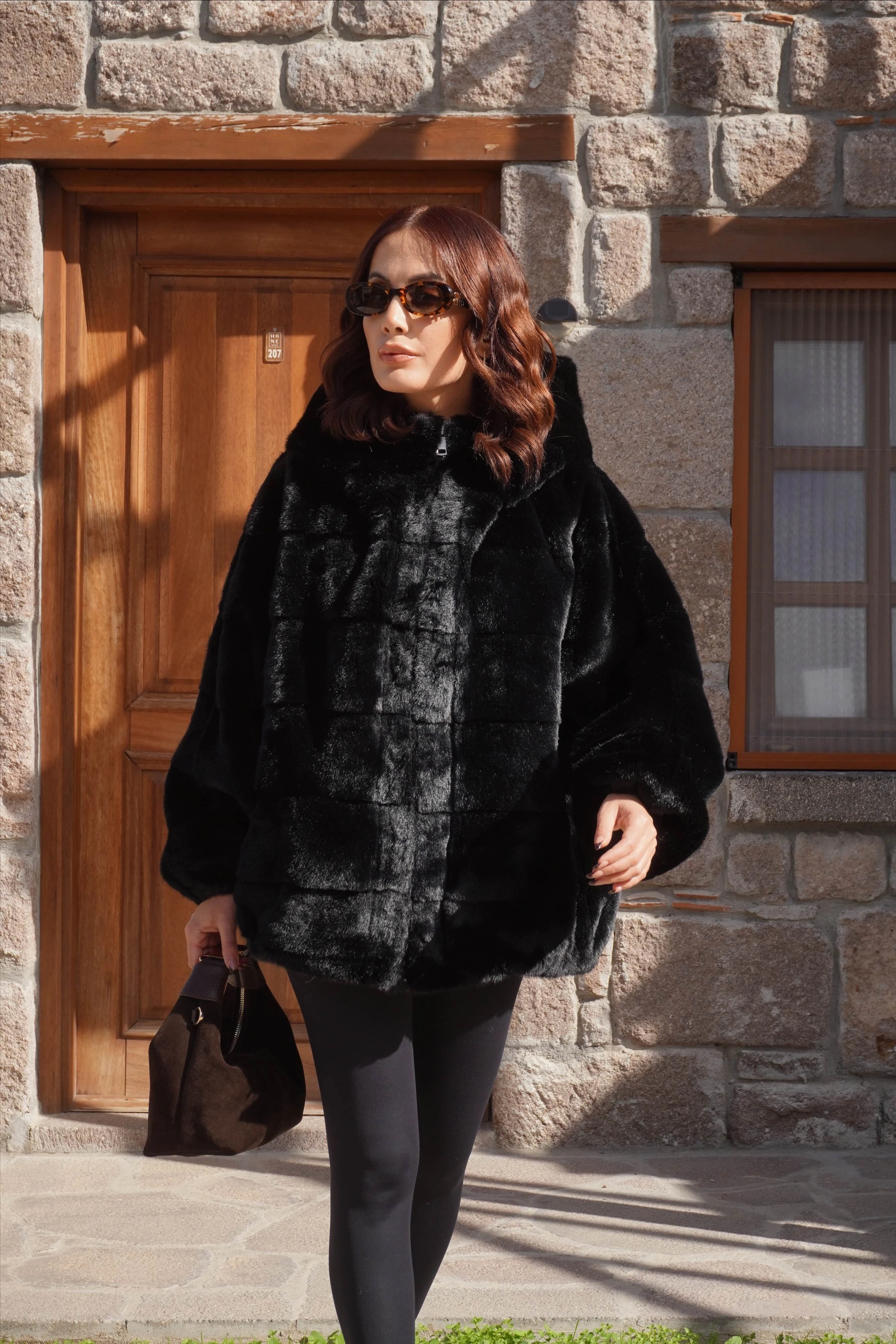 İthal Premium Oversize Siyah Kapüşonlu Kürk Mont