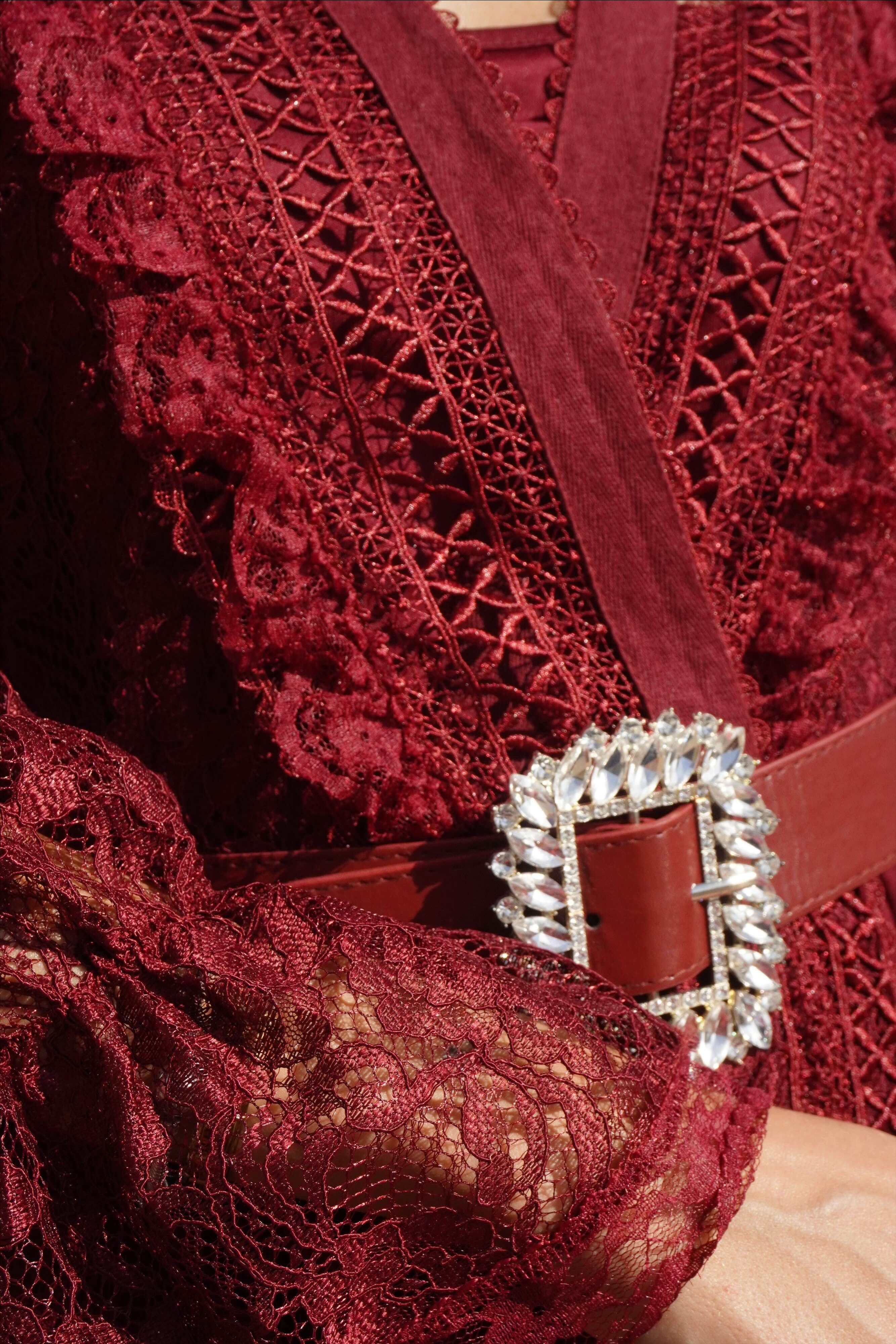 İthal Tasarım Premium Kemer Aksesuarlı Dantel Detaylı Maxi Bordo Elbise 