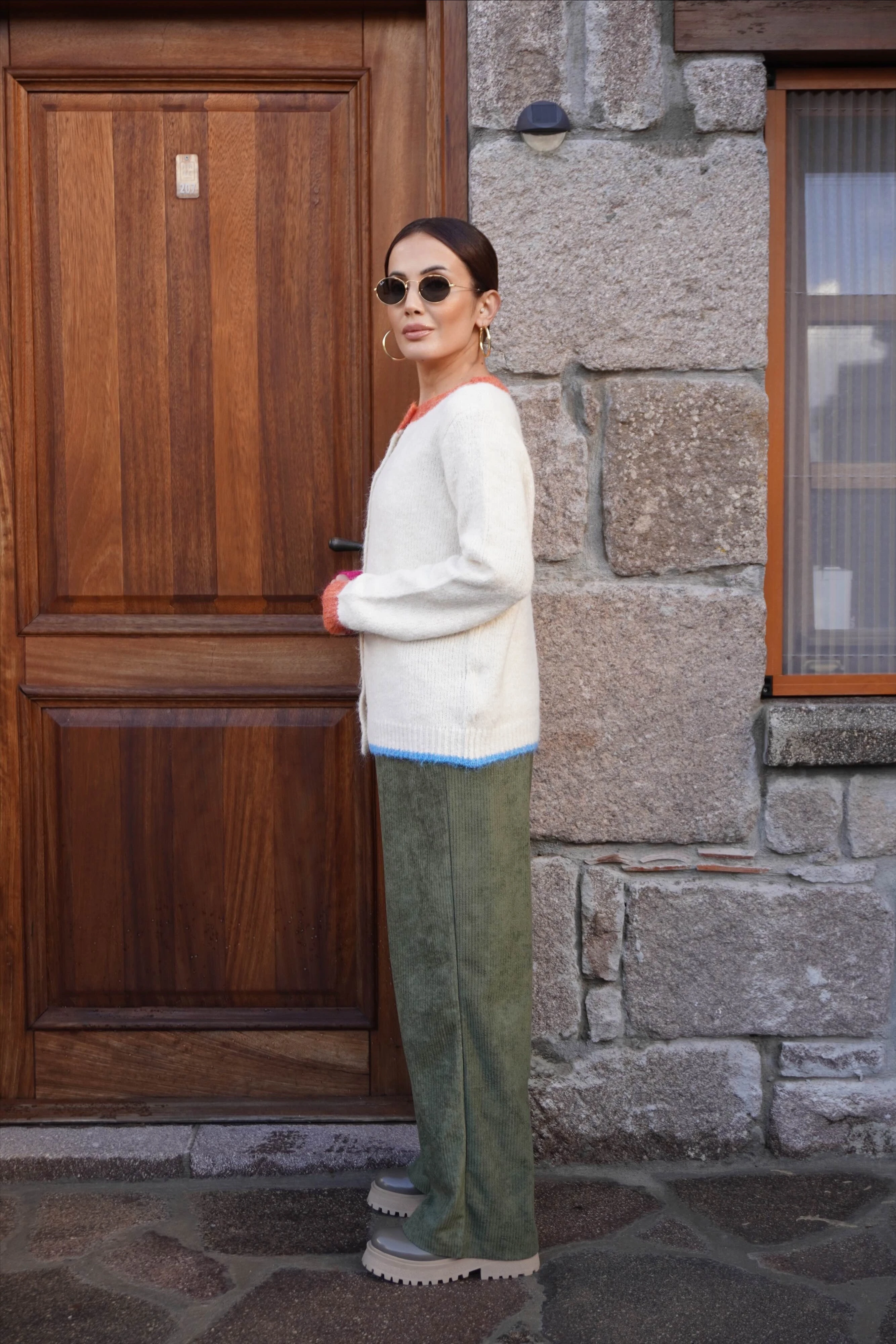 Beli Lastikli Fitilli Haki Kadife Pantolon