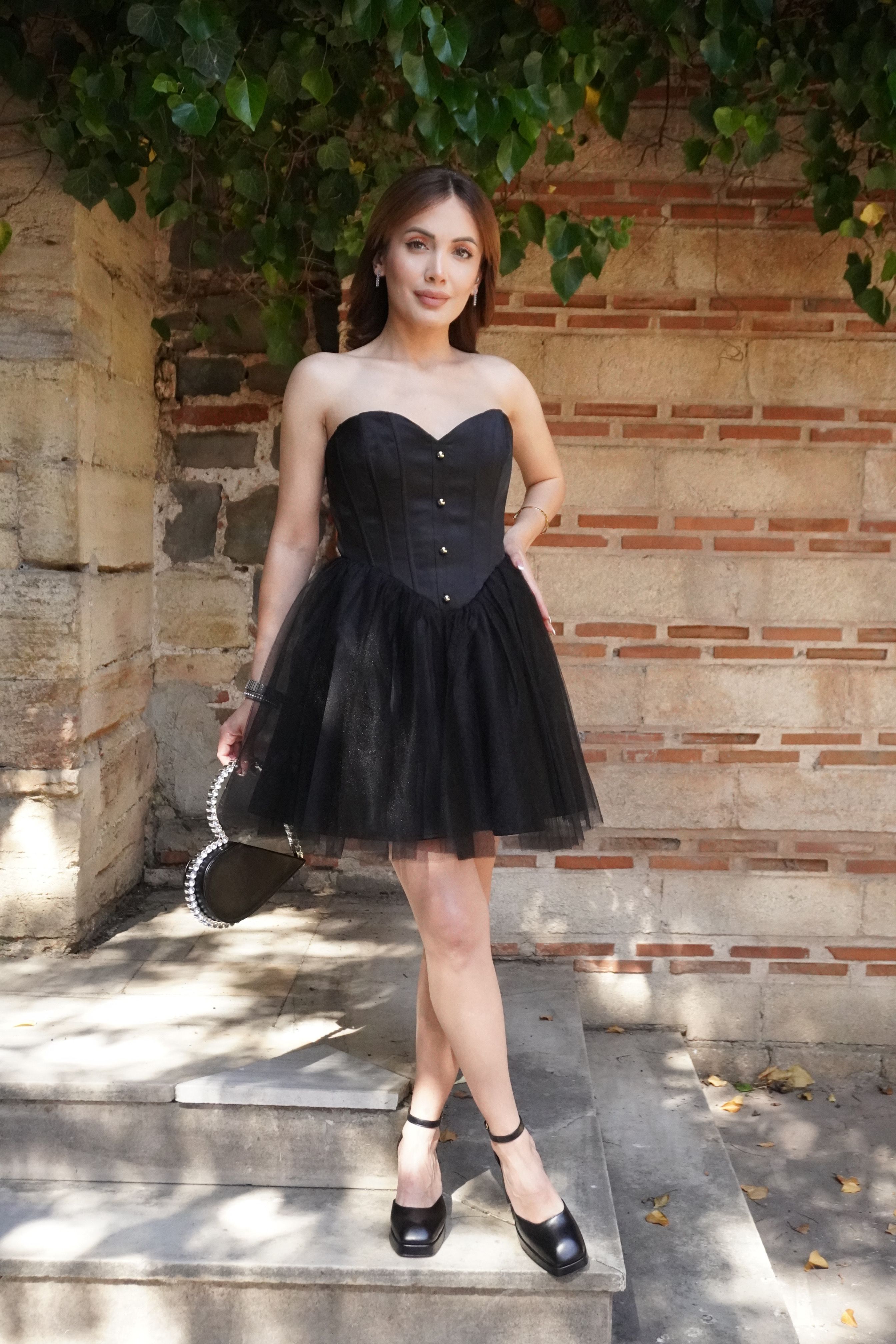 Siyah Kalp Yaka Saten Gövde Tül Etek Mini Elbise