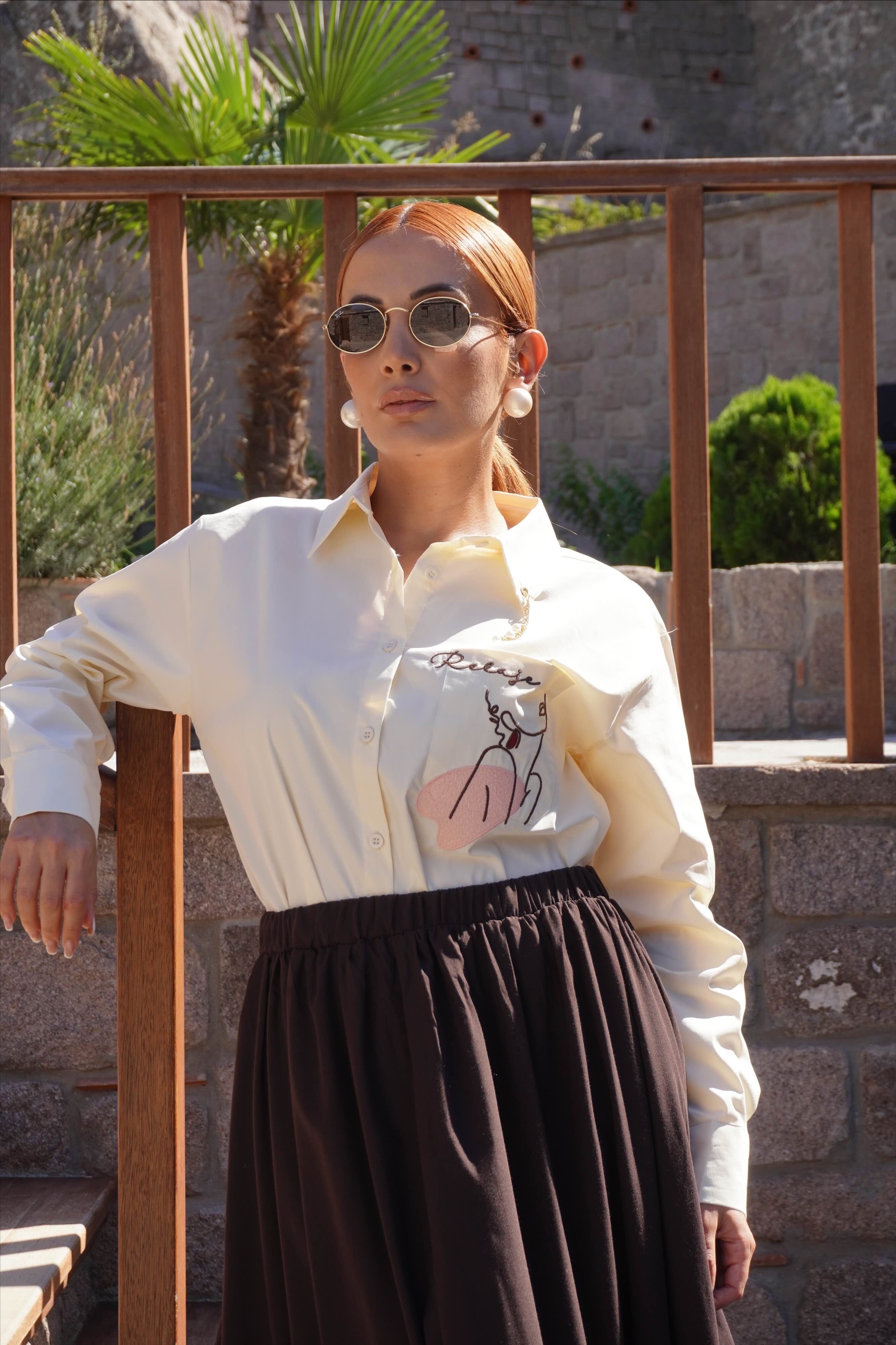 Nakış Detaylı Bej Poplin Gömlek
