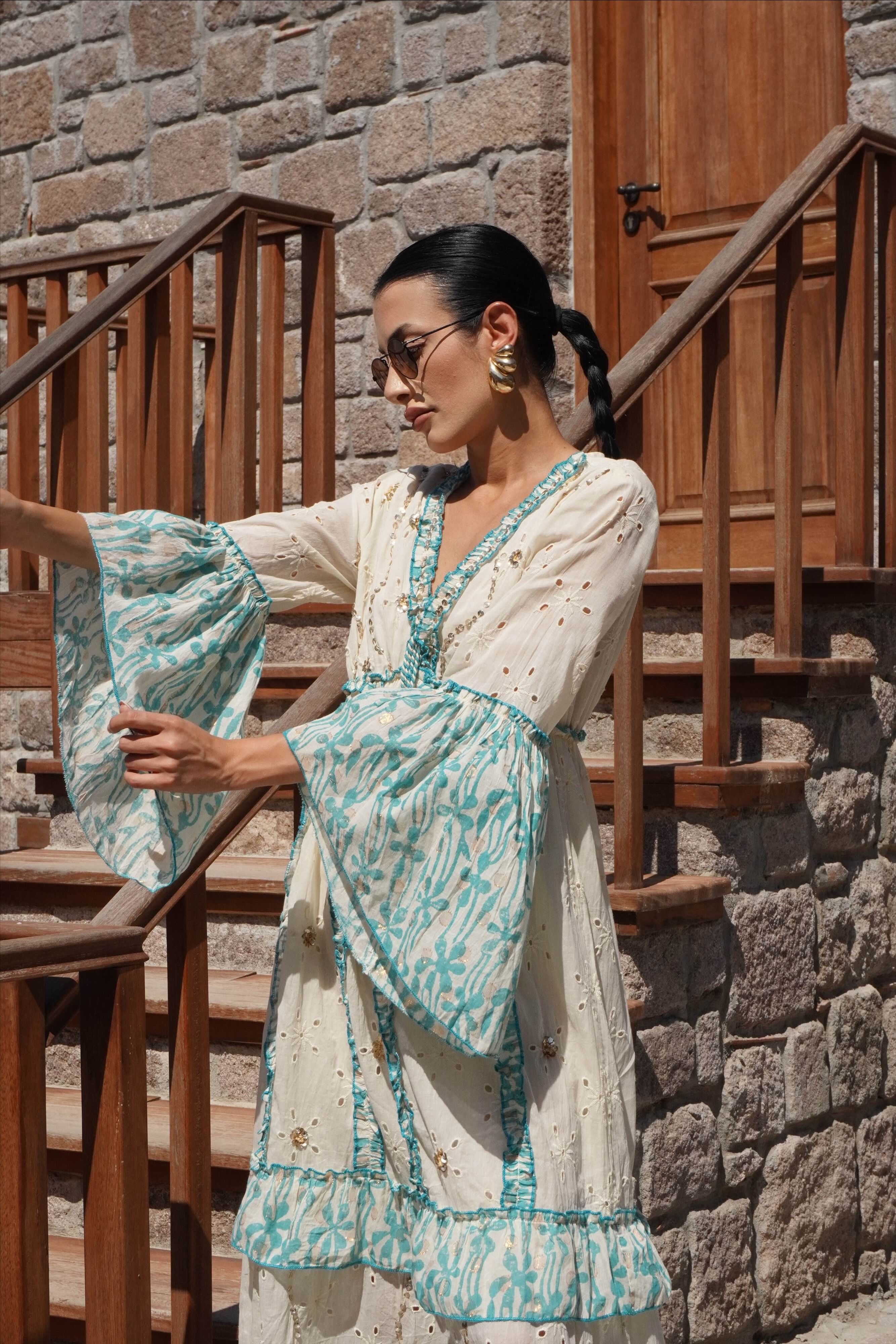 İthal Tasarım Mavi Çiçek Desenli Volanlı Maxi Elbise 