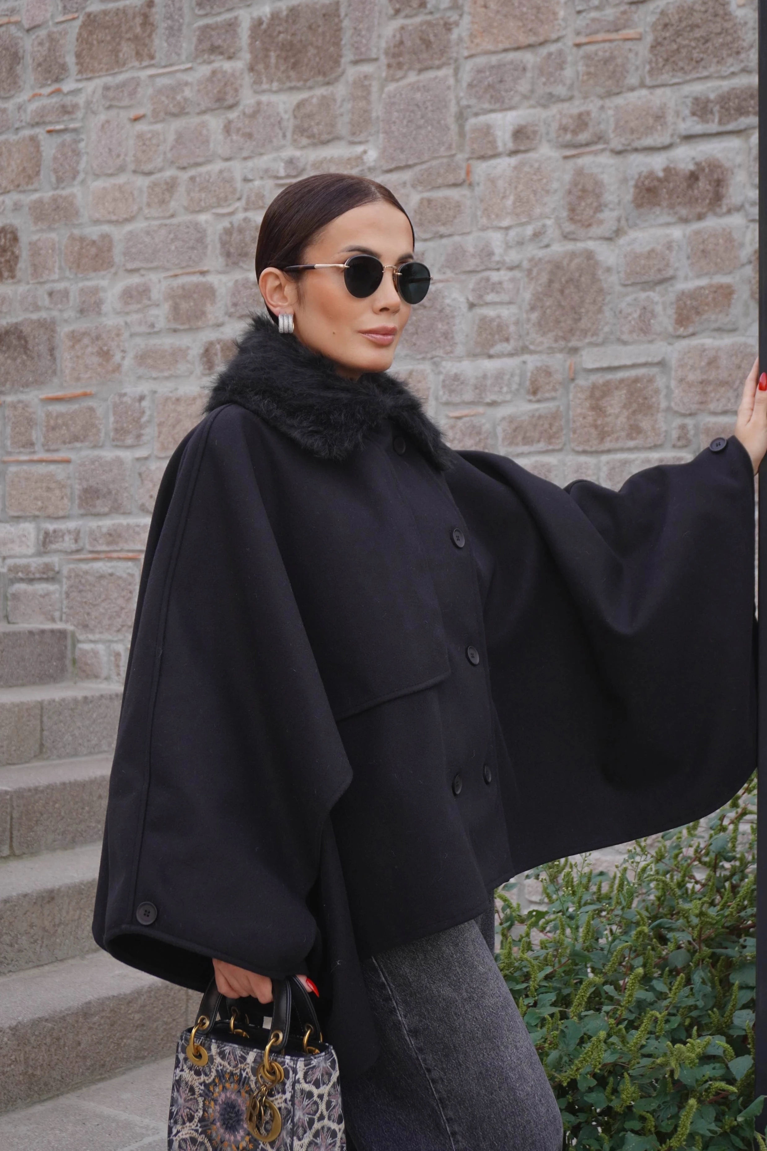 Portatif Kürk Yaka Kaşe Siyah Panço