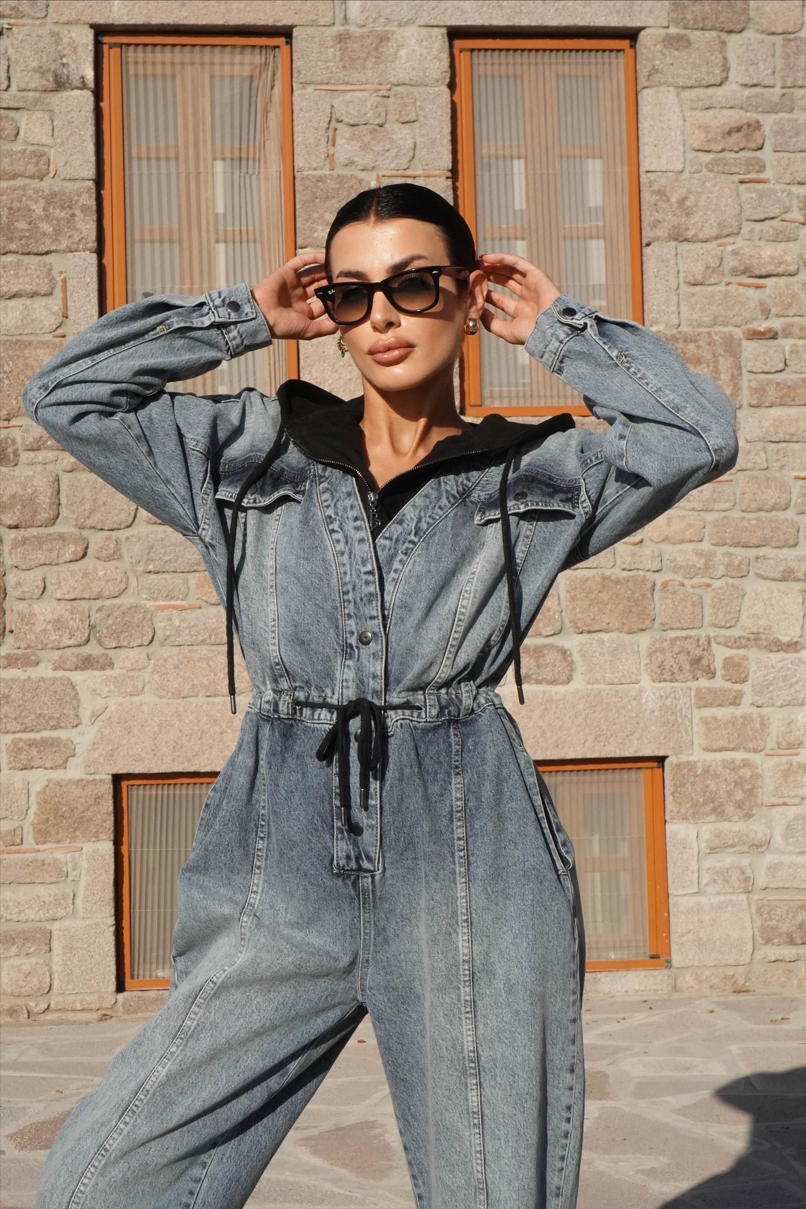 Kapüşon Detaylı Belden Büzgülü Denim Tulum 
