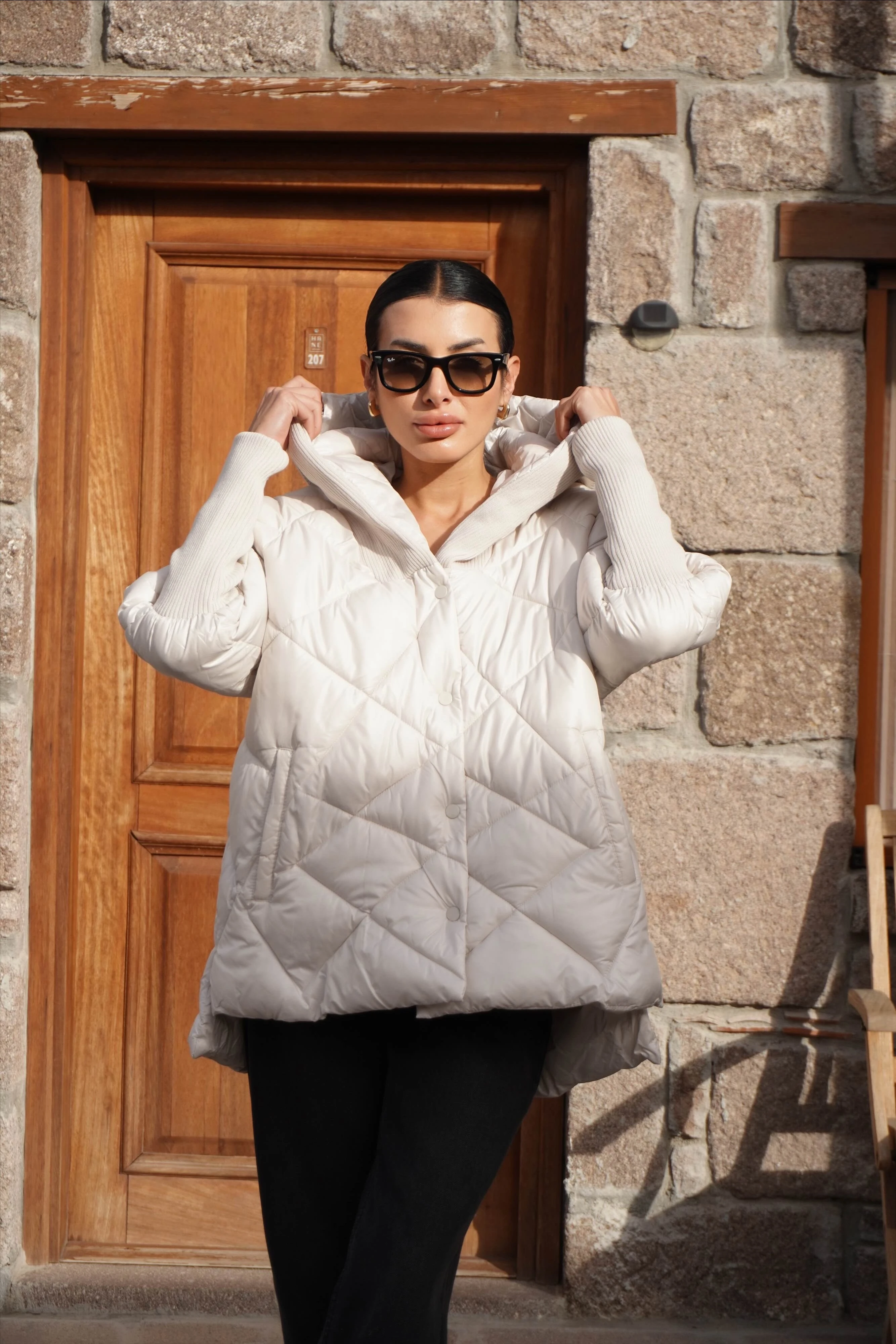 İthal Premium Kapitone Triko Kol Detaylı Kırık Beyaz Şişme Mont