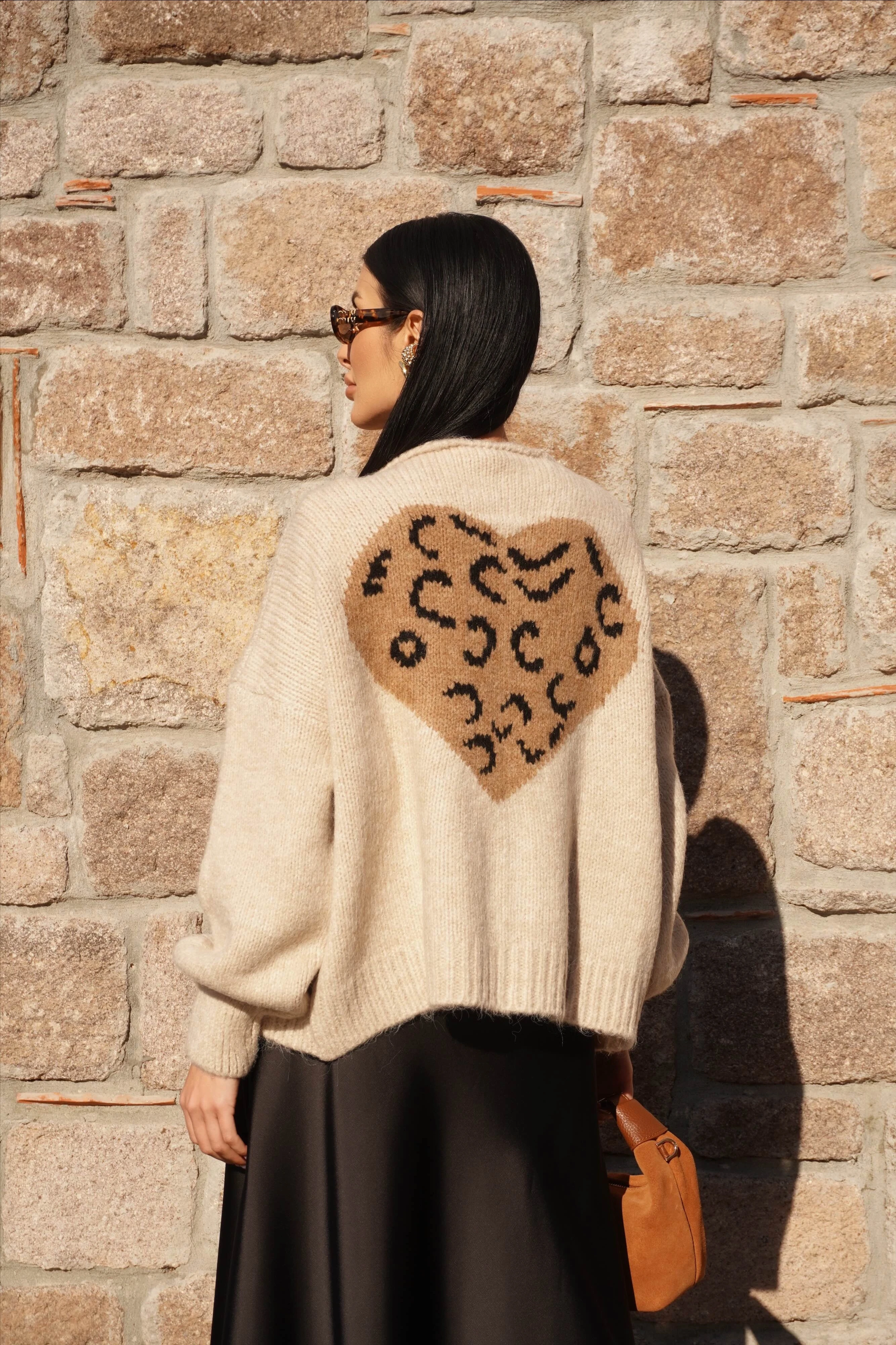 Sırt Leopar Kalpli Bej Bağlamalı Triko Hırka