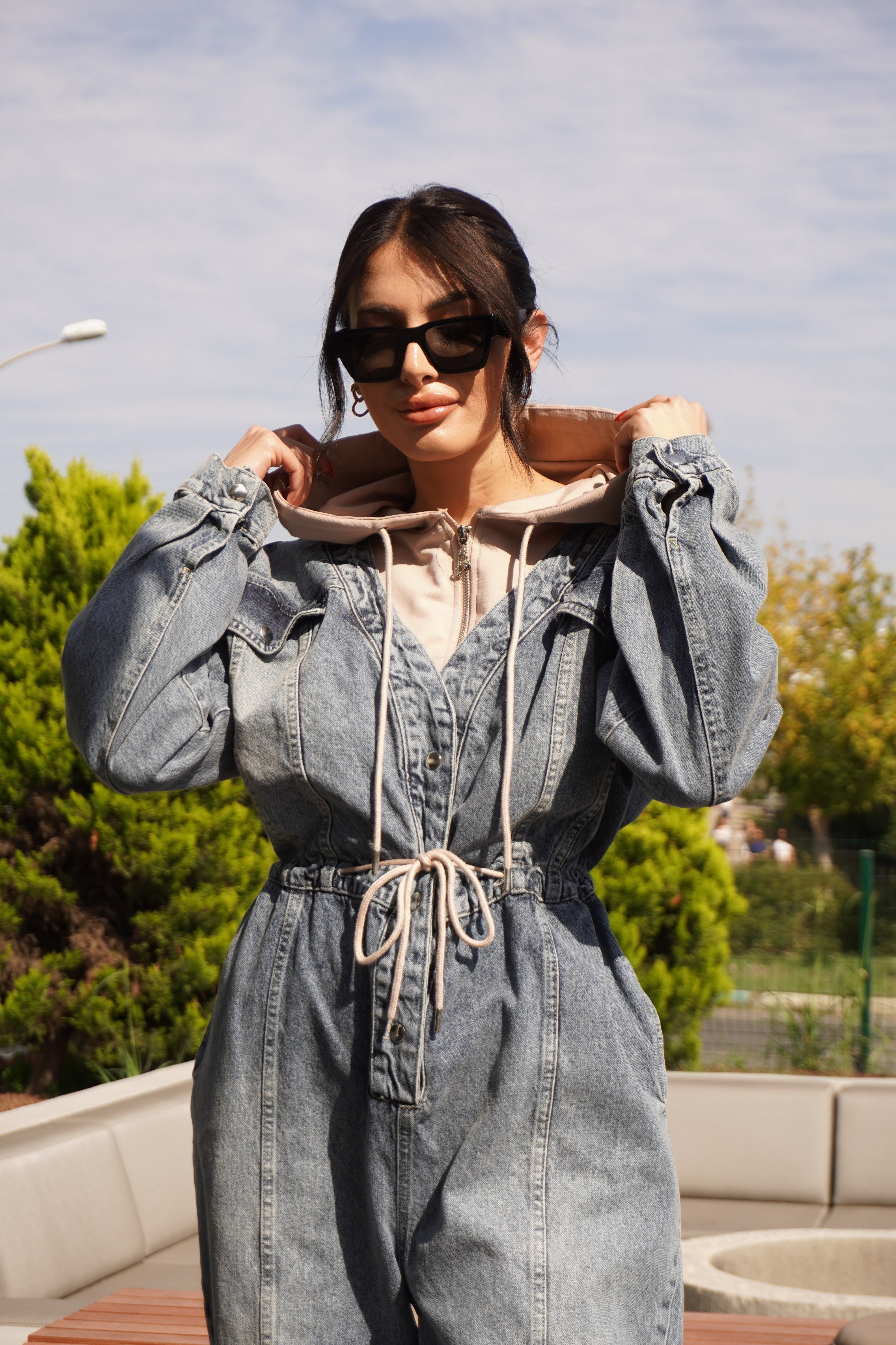 Kapüşon Detaylı Bel Bağcıklı Oversize Denim Tulum