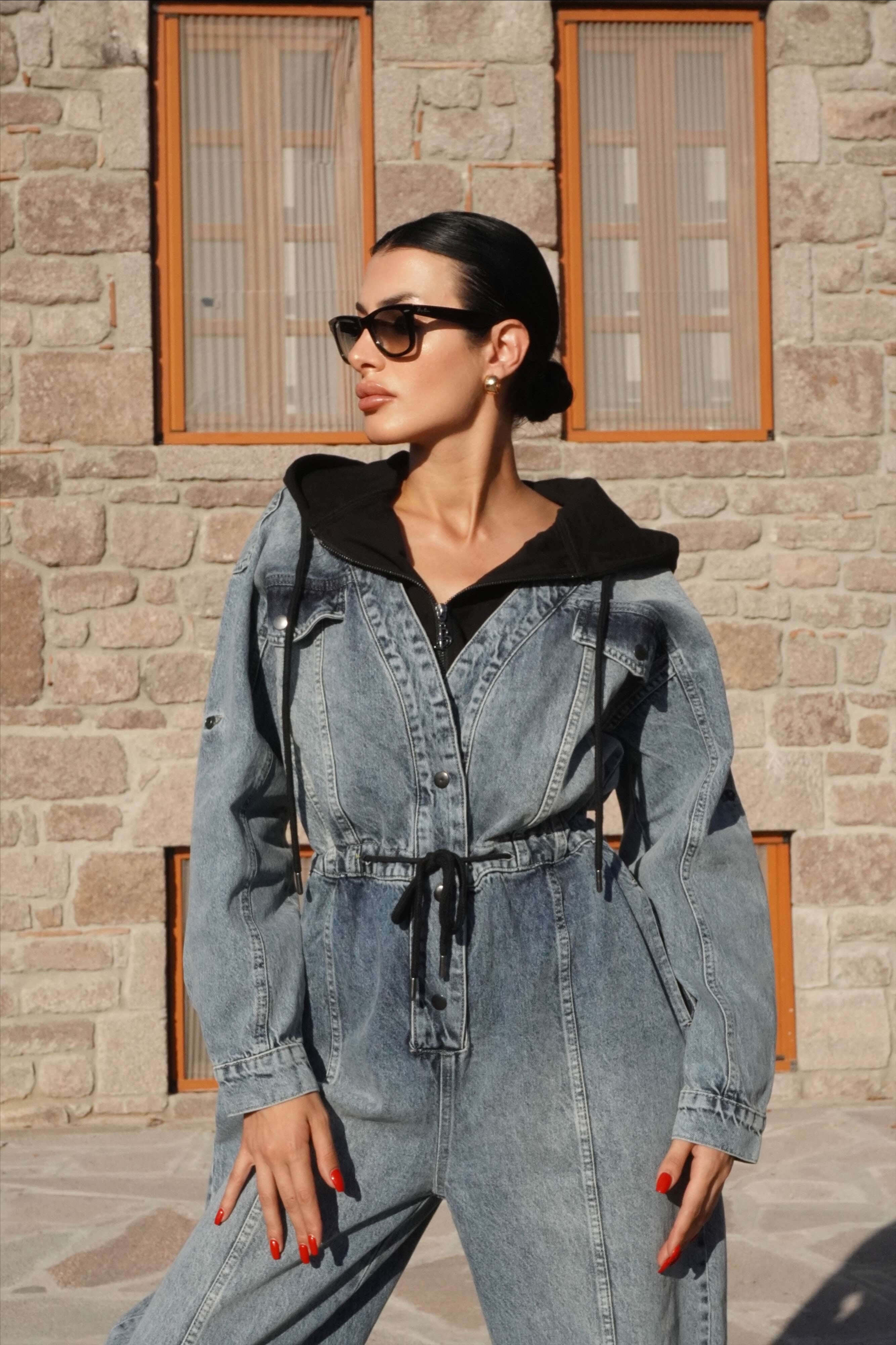 Kapüşon Detaylı Belden Büzgülü Denim Tulum 